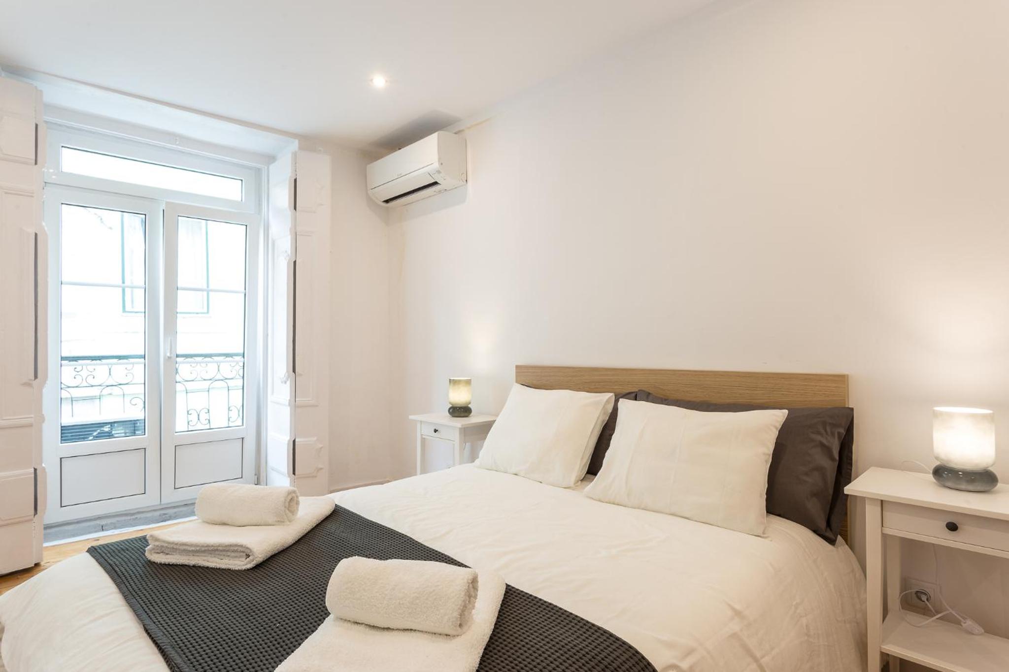 Three bedroom apartment in historical centre -Bairro Alto view 3
