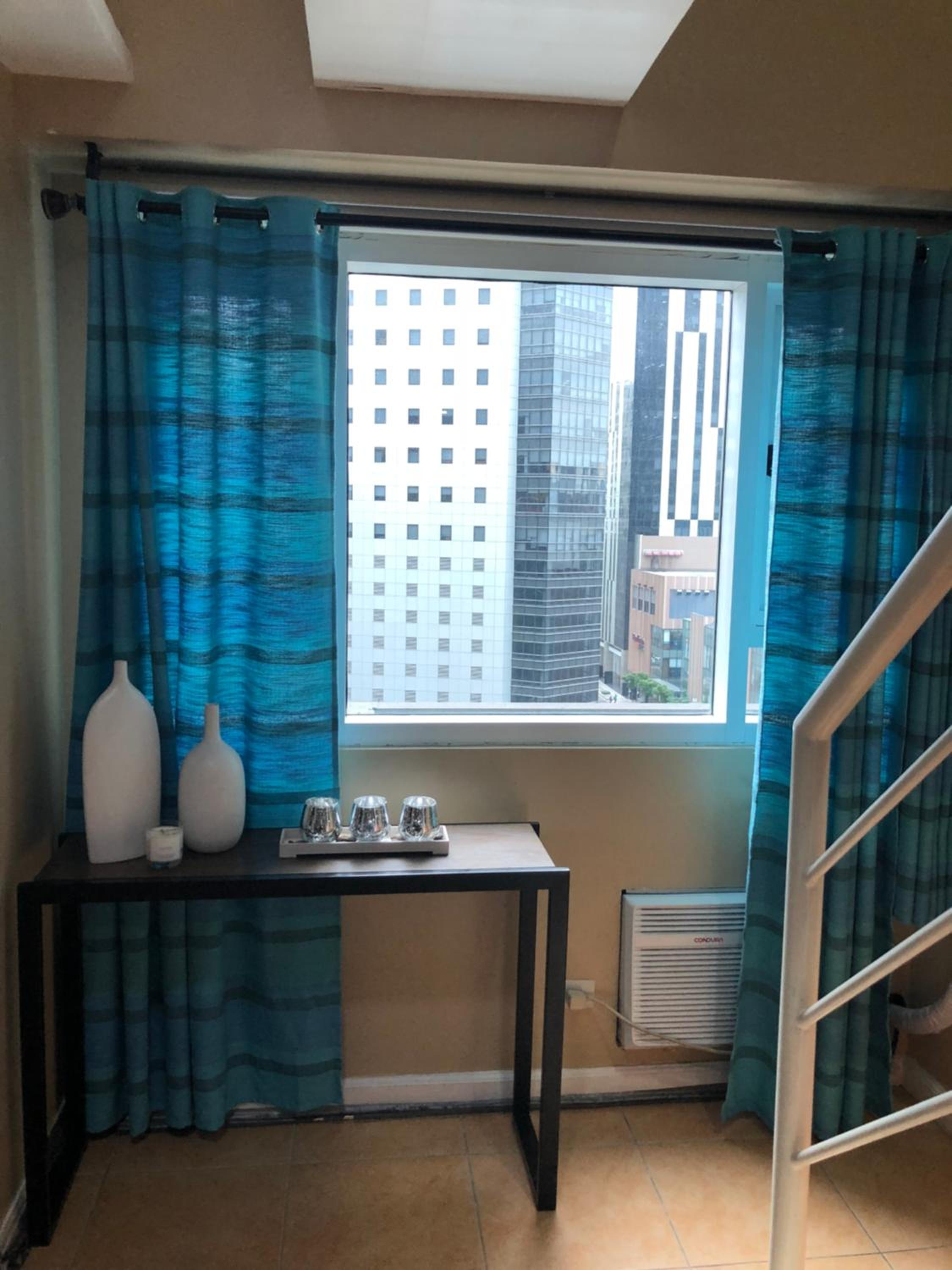 Loft condo beside Shangri-La Fort view 3