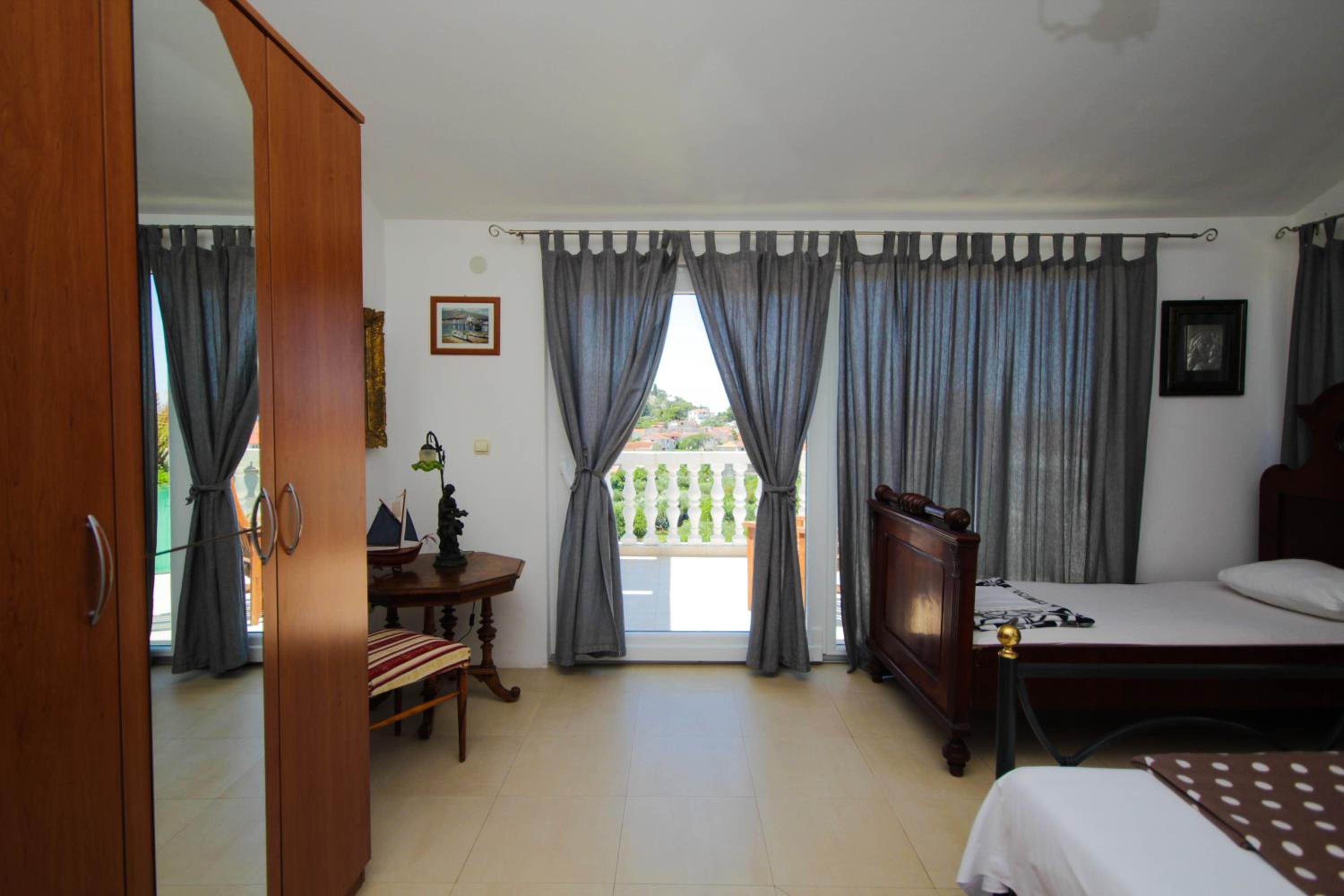 Lola's Apartments view 4