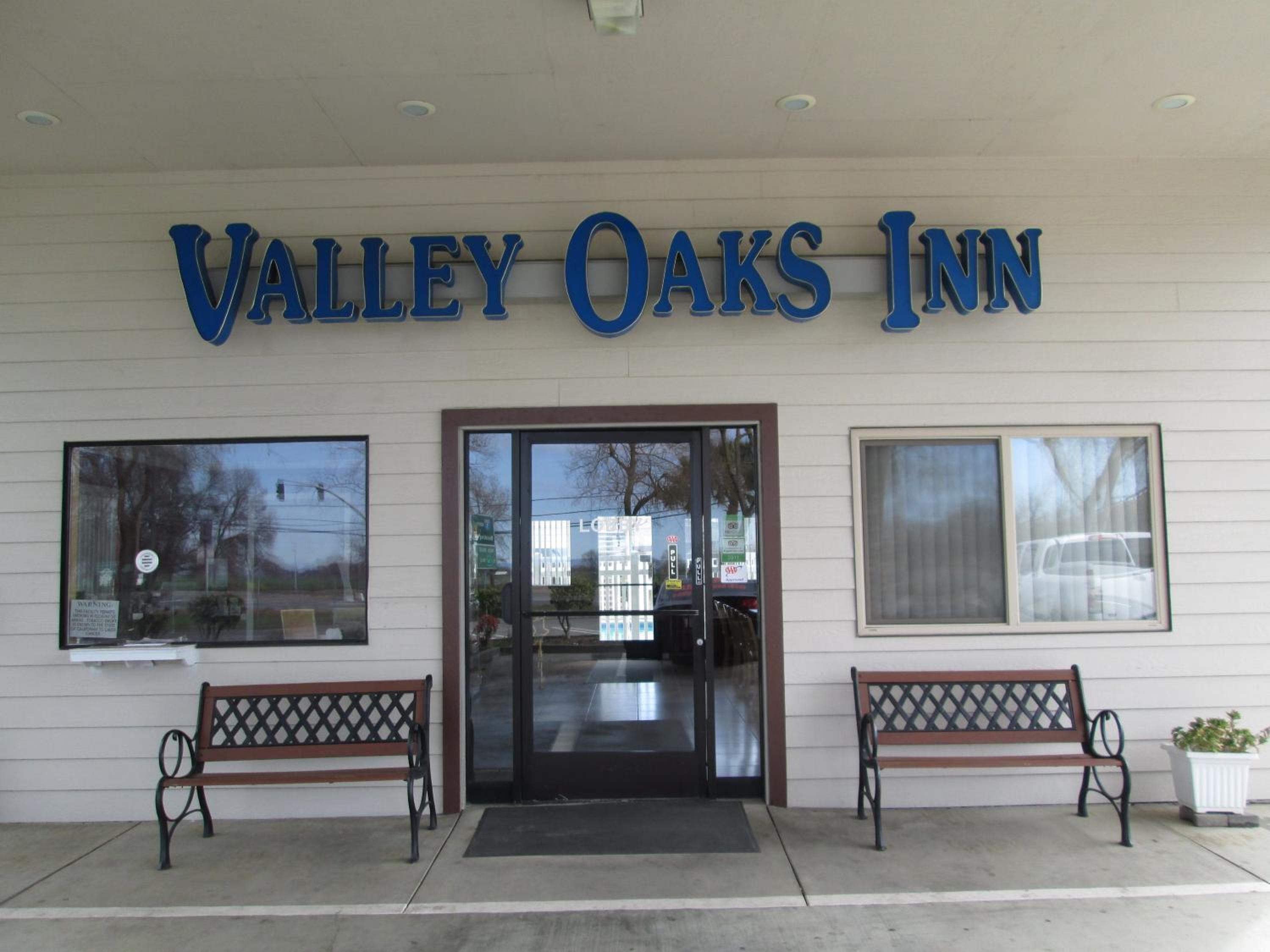 Valley Oaks Inn Woodland view 3