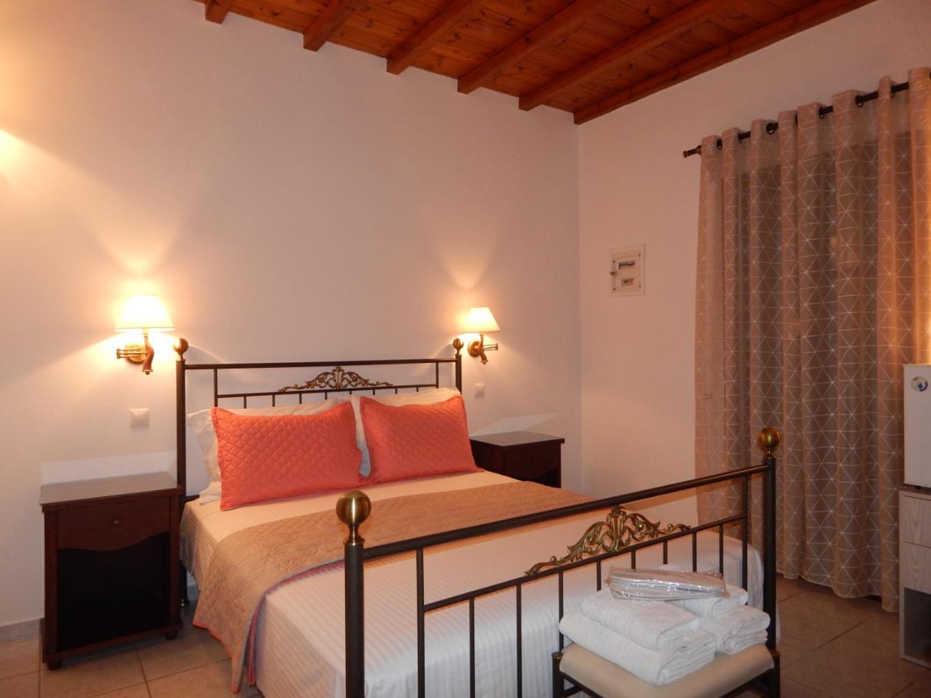 Tinos Suites & Apartments