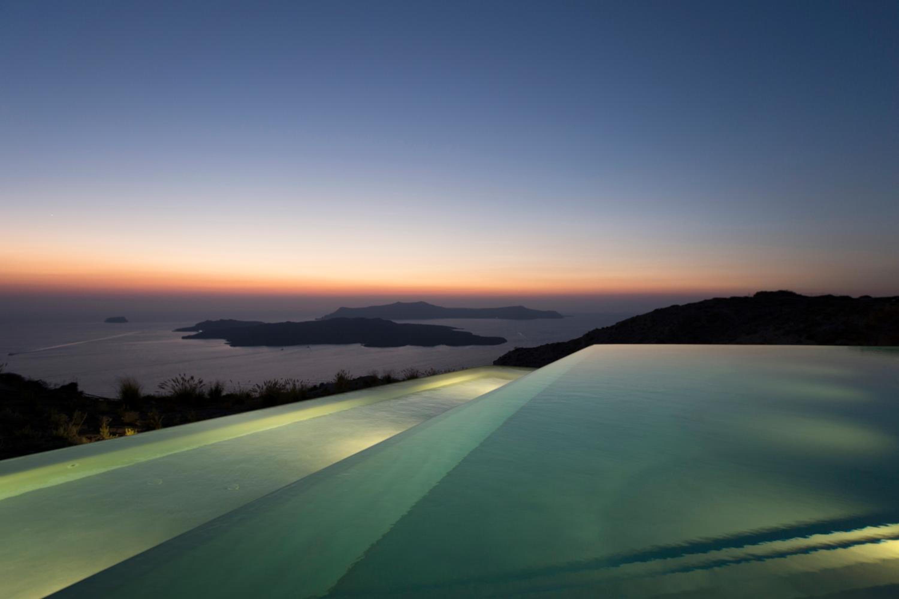 Erosantorini Luxury Private Estate & Suites view 5