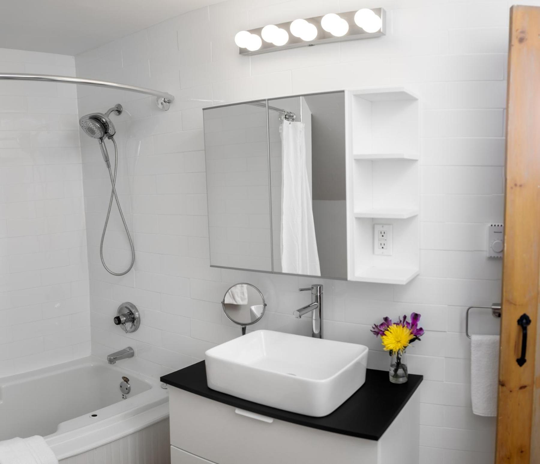 The Kitch'inn - Boutique Inn and Wine Bar