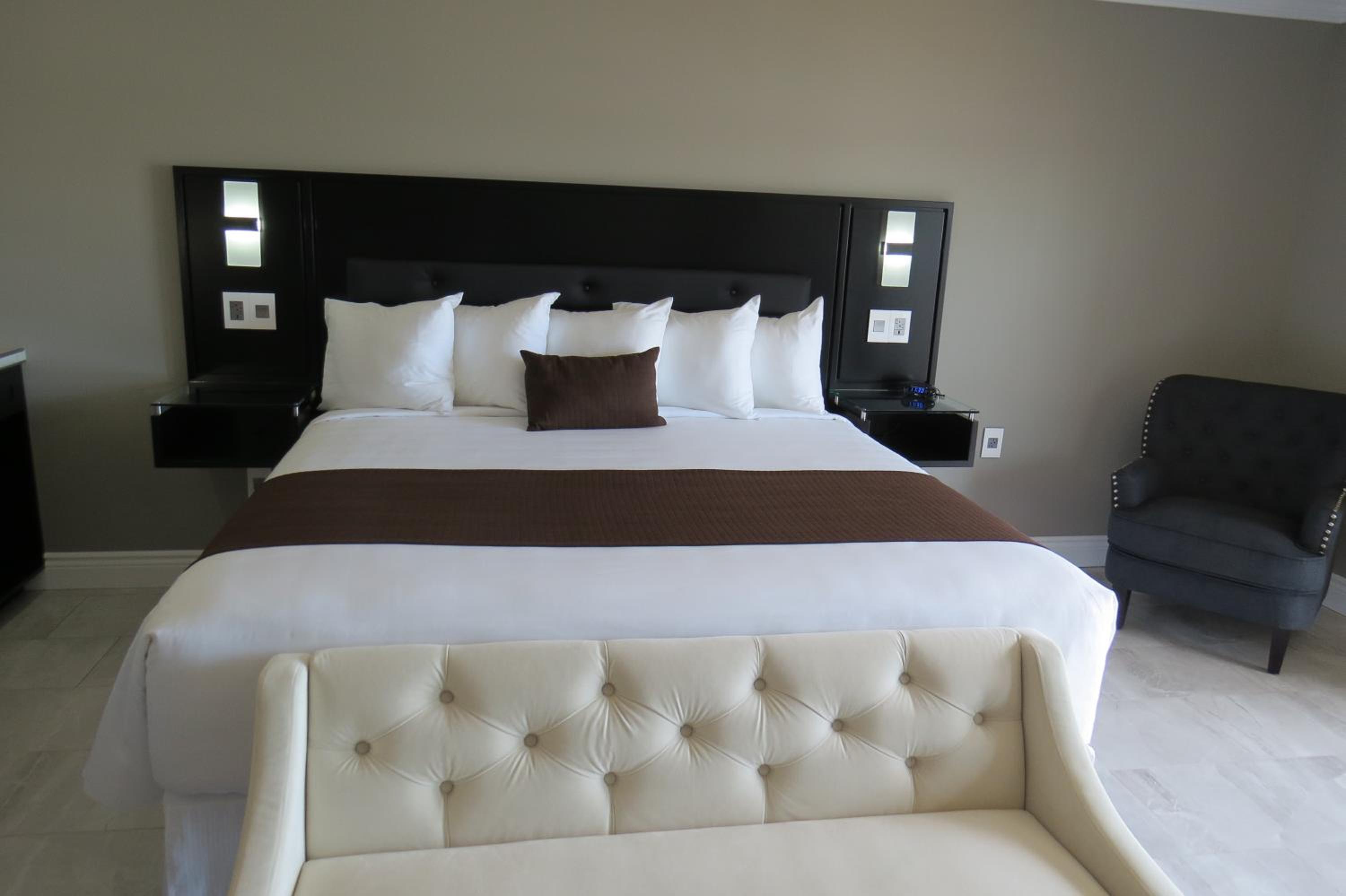 Dockside Suites