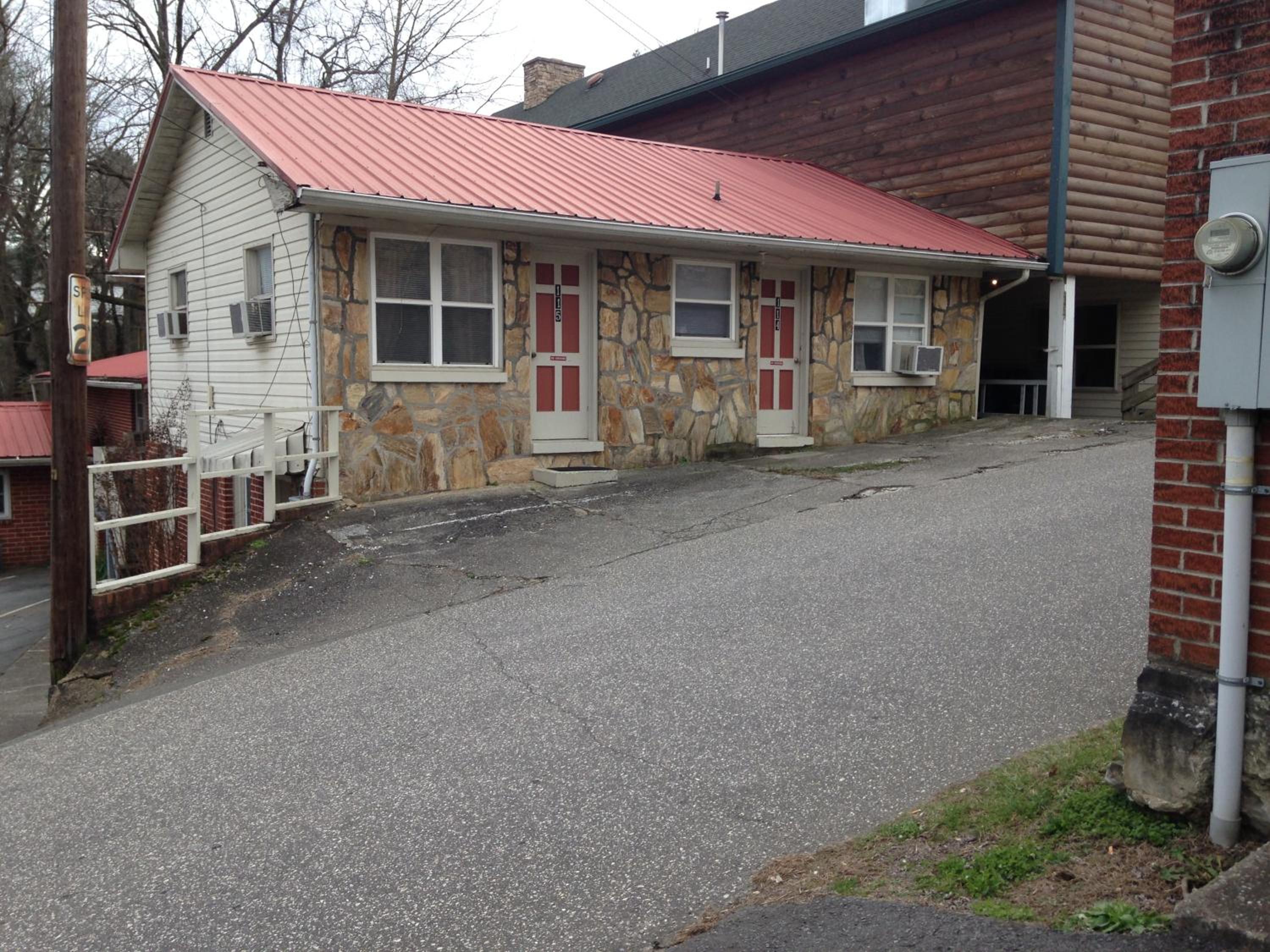 Phillips Historic Motel & Cottages