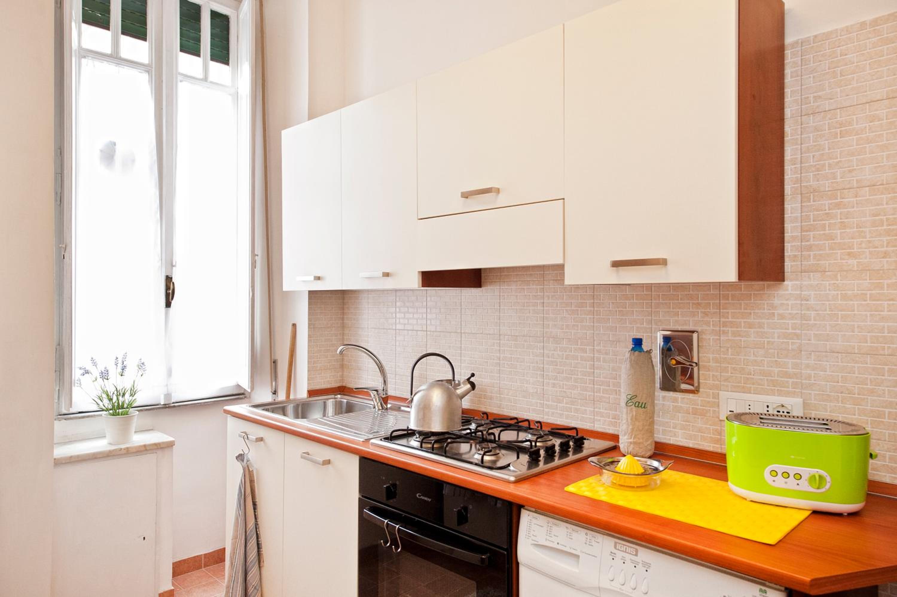 Opera Inn Suites - Rooms and Apartments