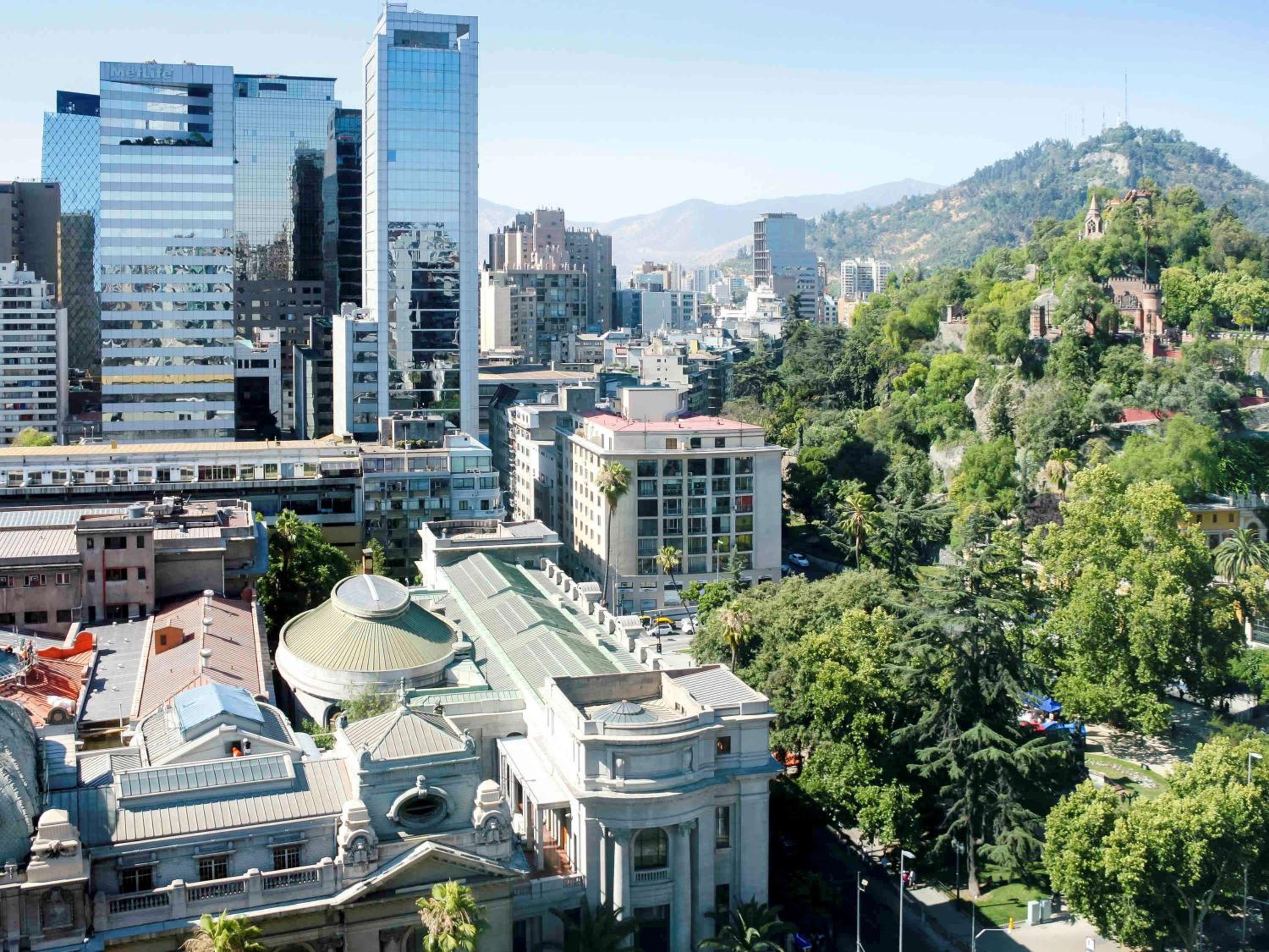 Hotel Mercure Santiago Centro - Image 1