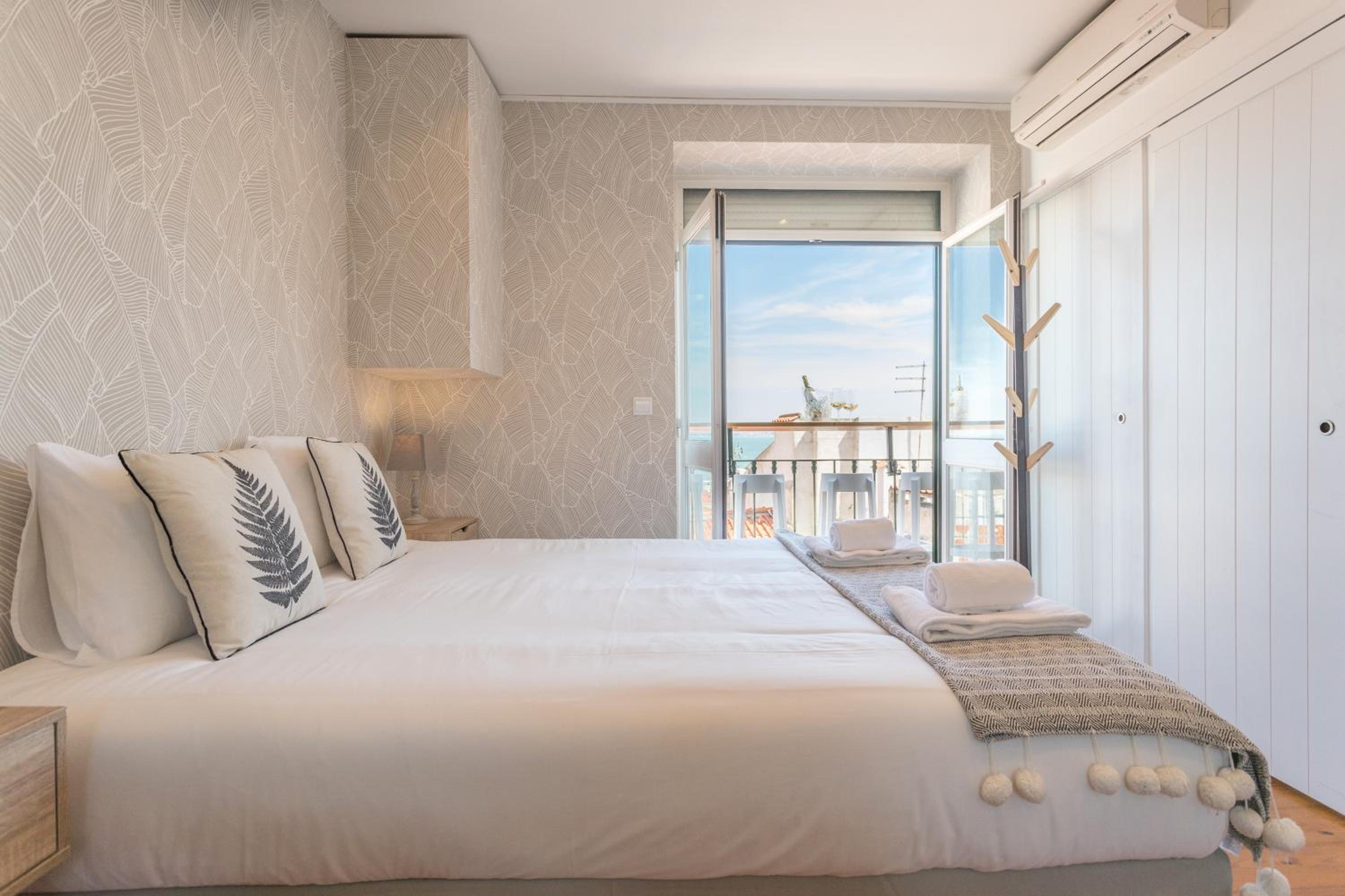 Alfama Vintage Studio Apartment w/ RiverView - by LU Holidays