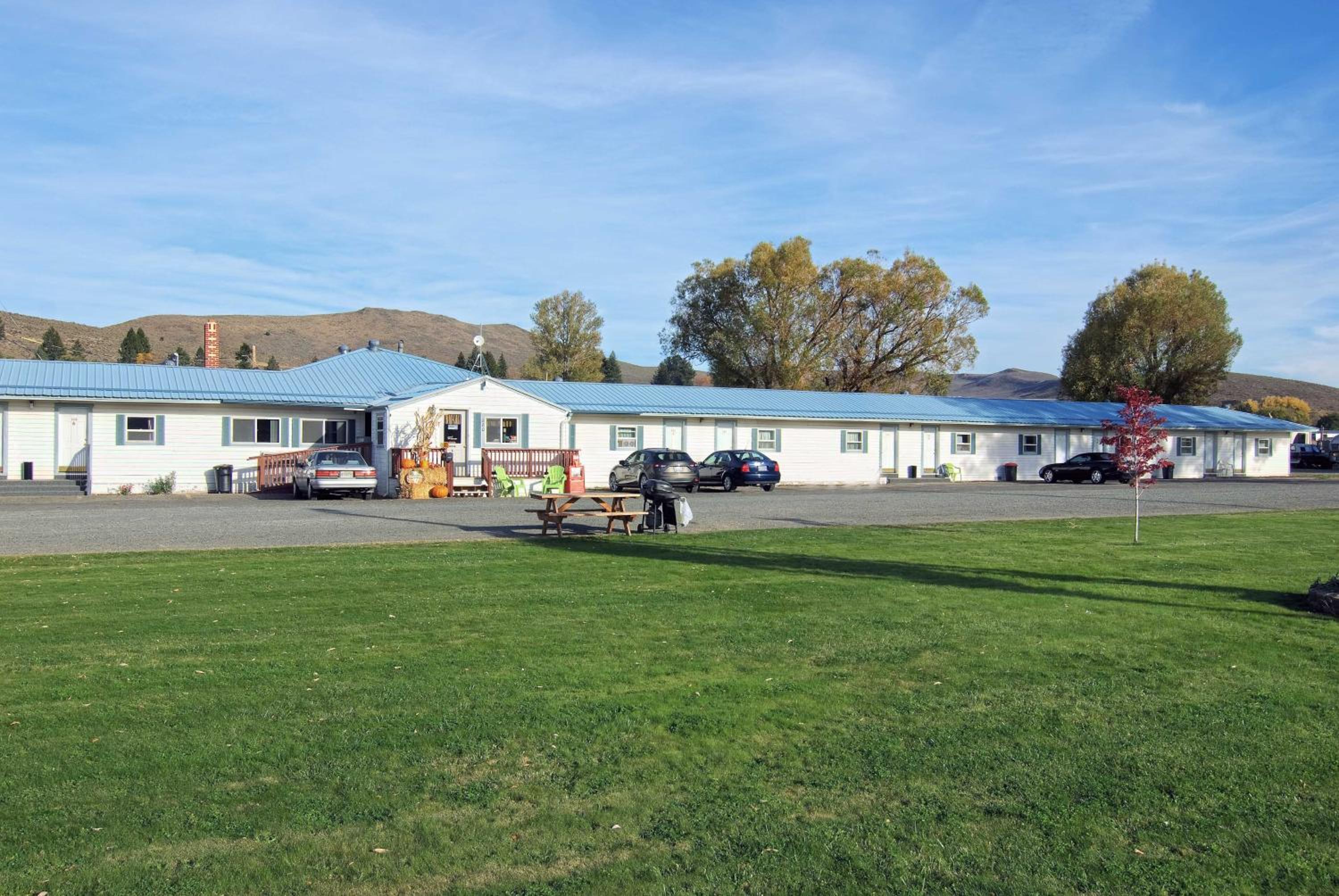 Baker City Vacations - Baker City Motel  RV - Property Image 40