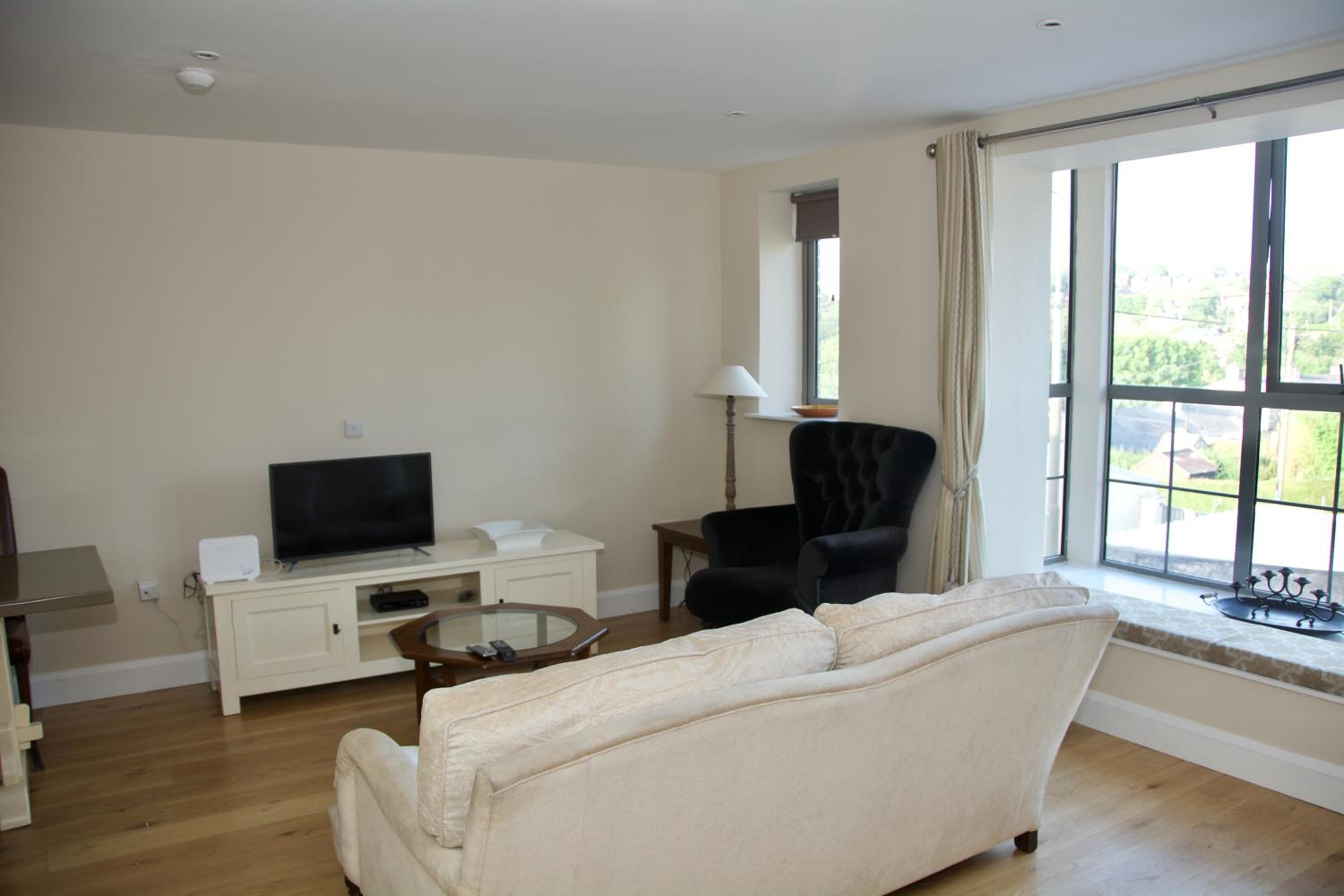 Oakleigh House, Apartment 1
