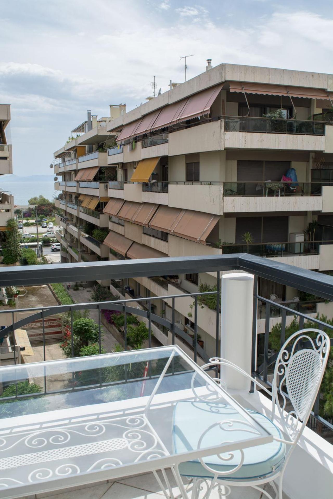 Luxurious apt in the Athenian Riviera