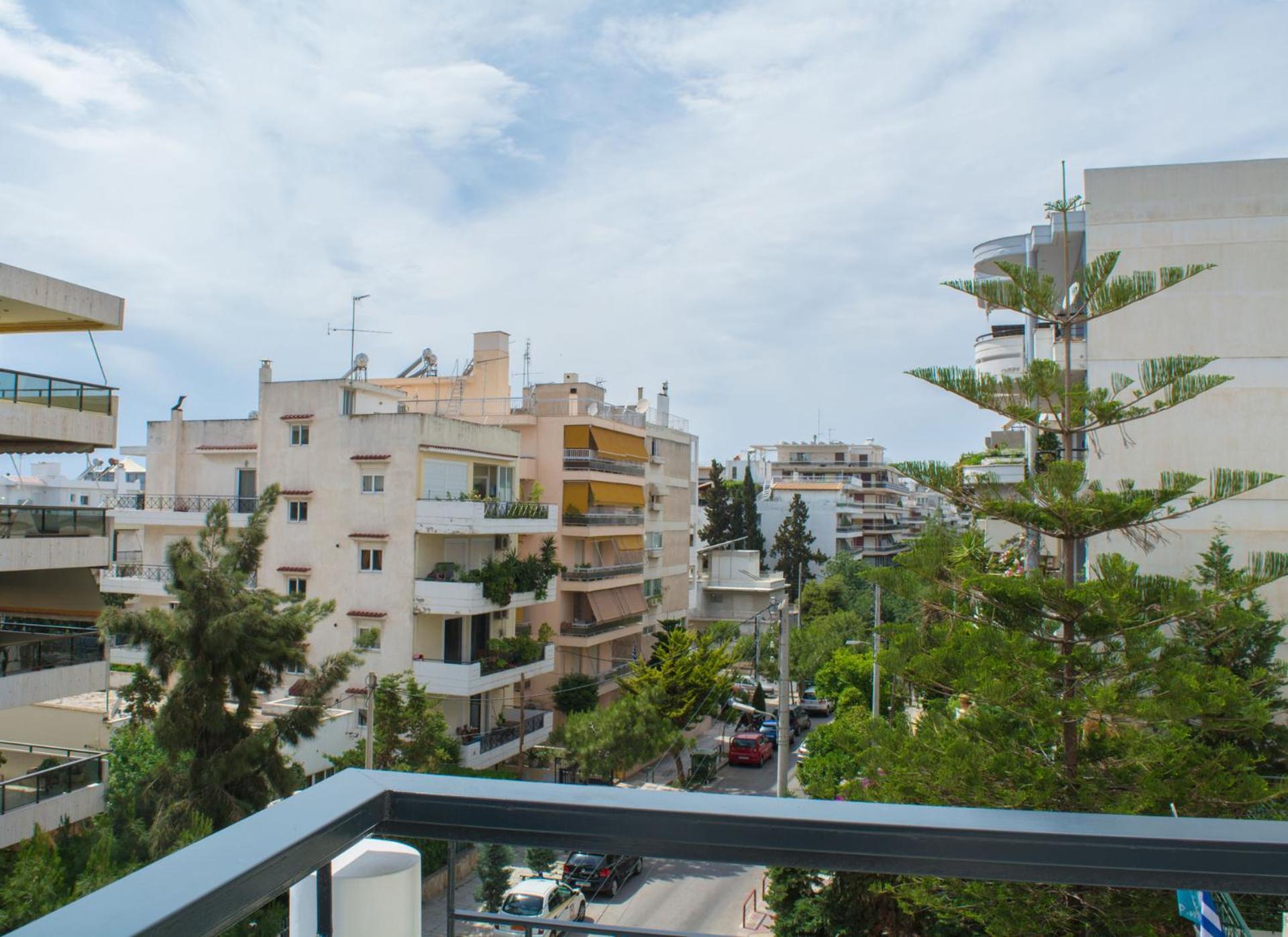 Luxurious apt in the Athenian Riviera