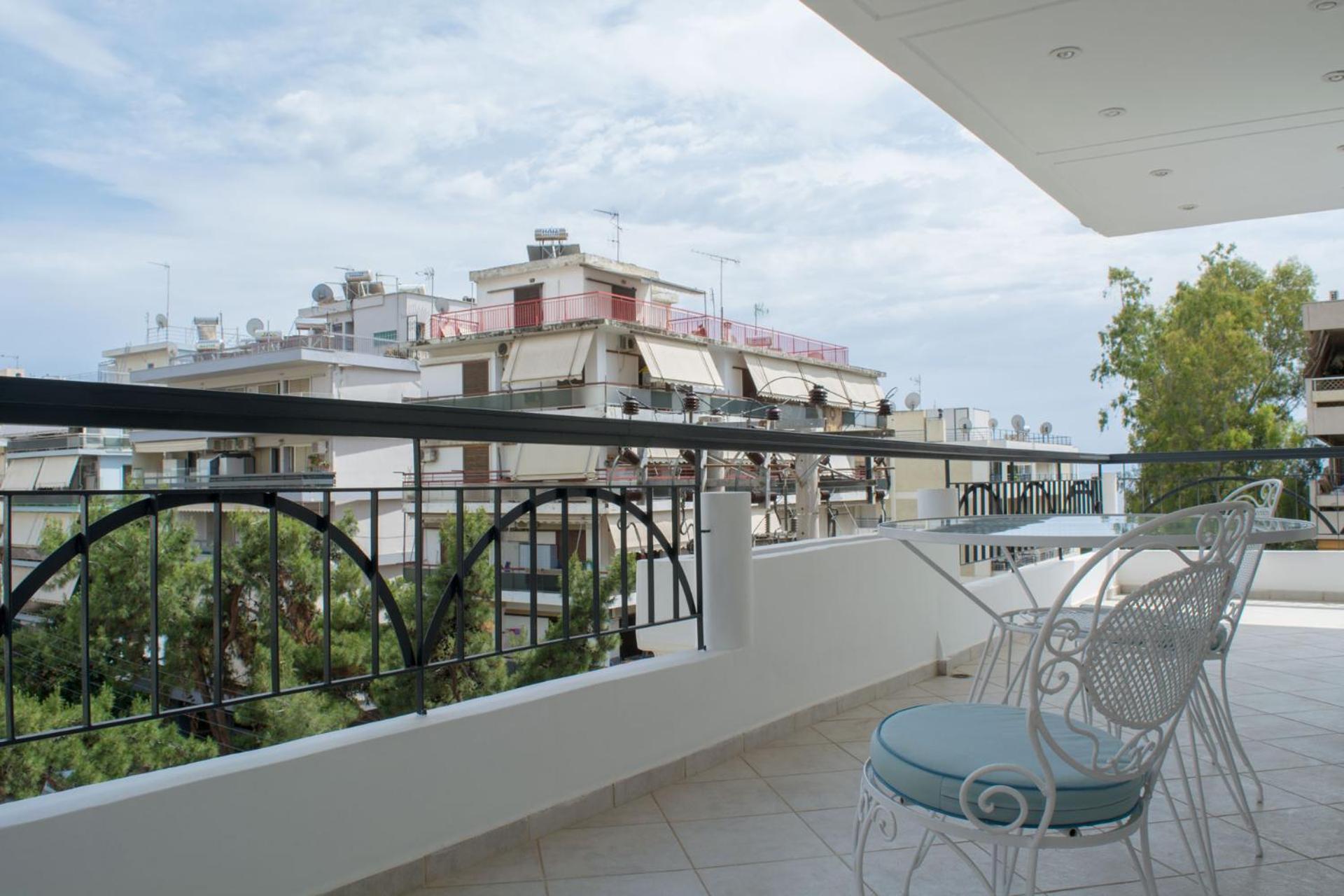 Luxurious apt in the Athenian Riviera