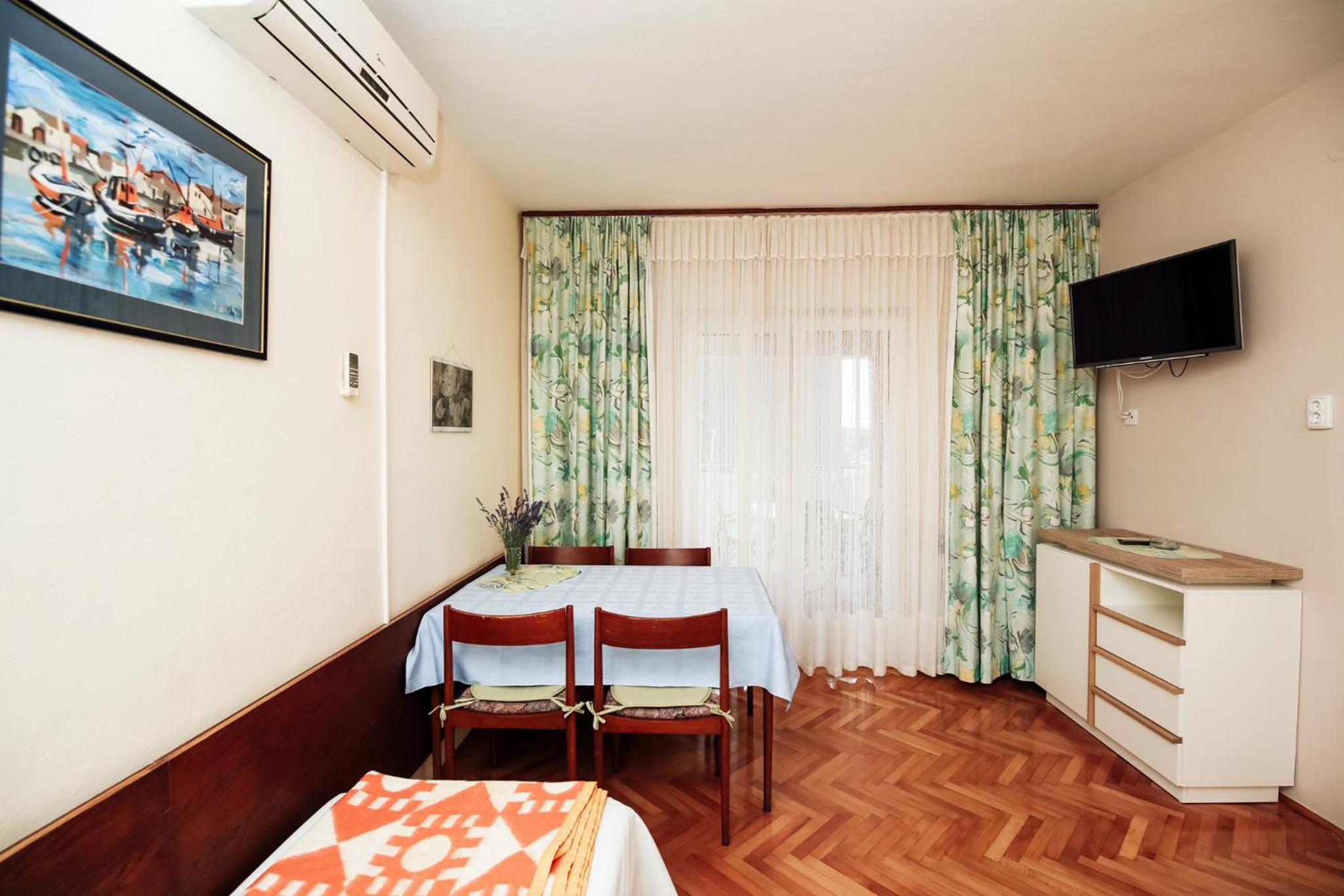 Apartments & Rooms Peranic