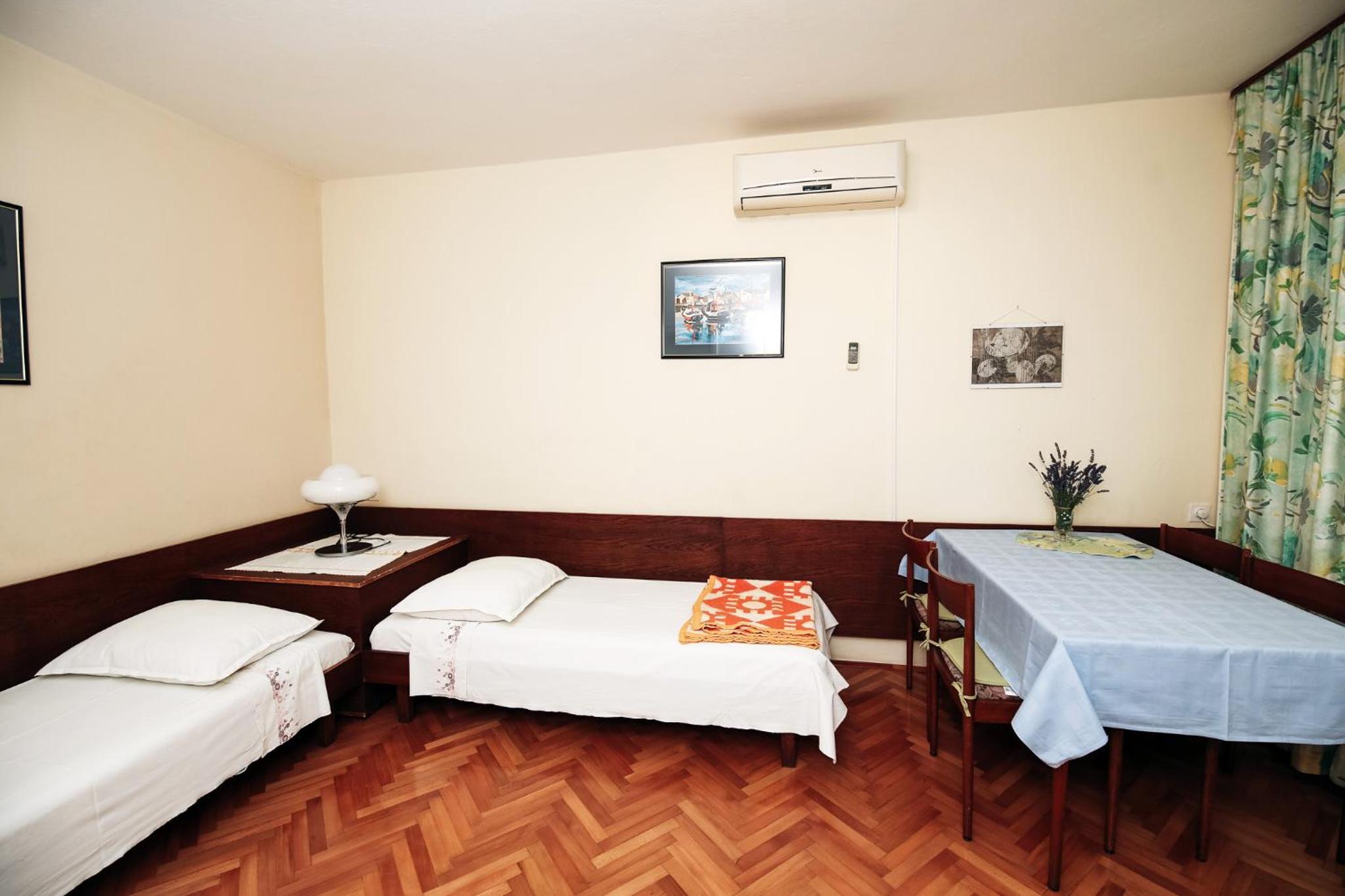 Apartments & Rooms Peranic