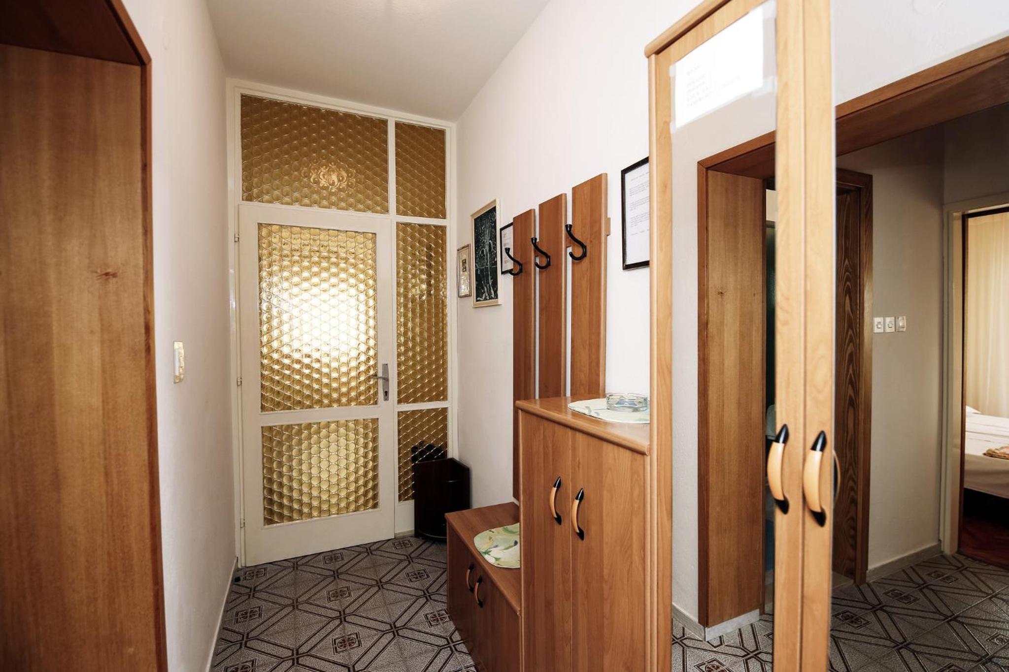 Apartments & Rooms Peranic