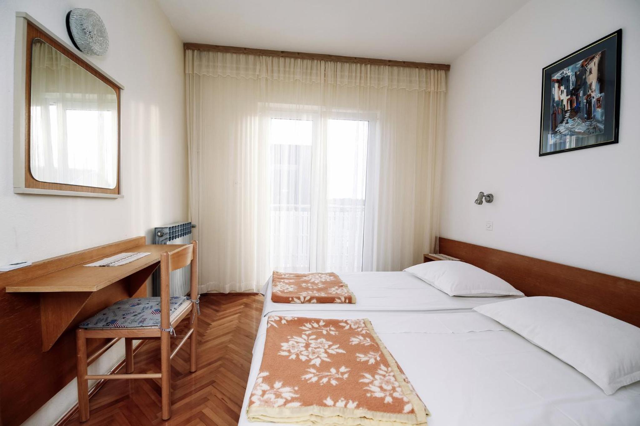 Apartments & Rooms Peranic