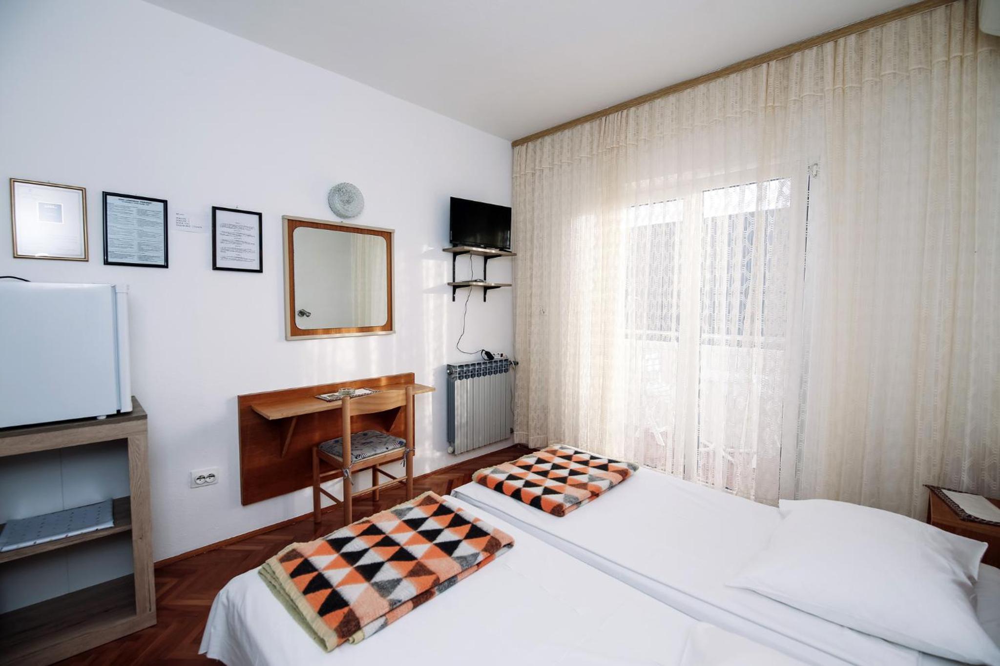Apartments & Rooms Peranic