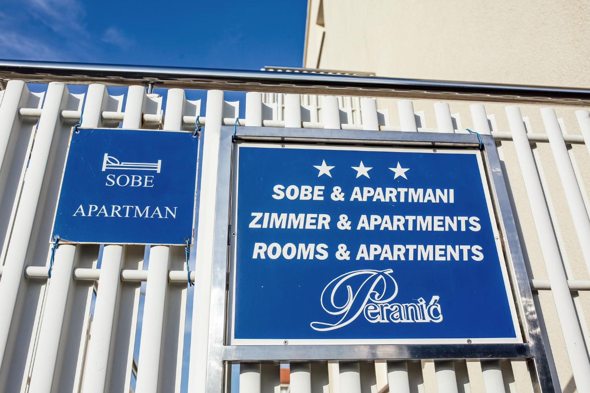 Apartments & Rooms Peranic