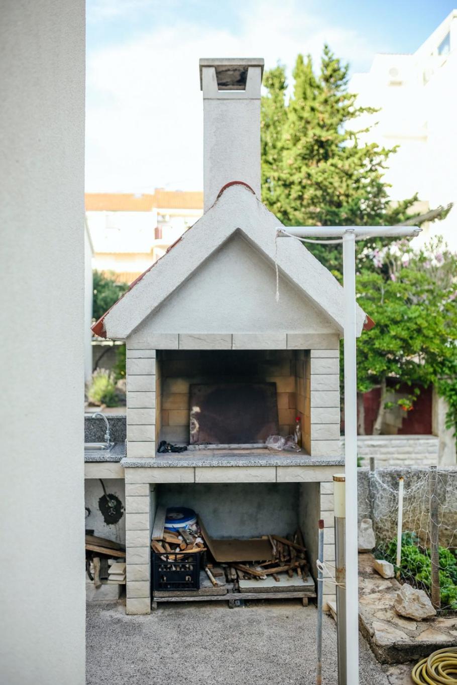 Apartments & Rooms Peranic