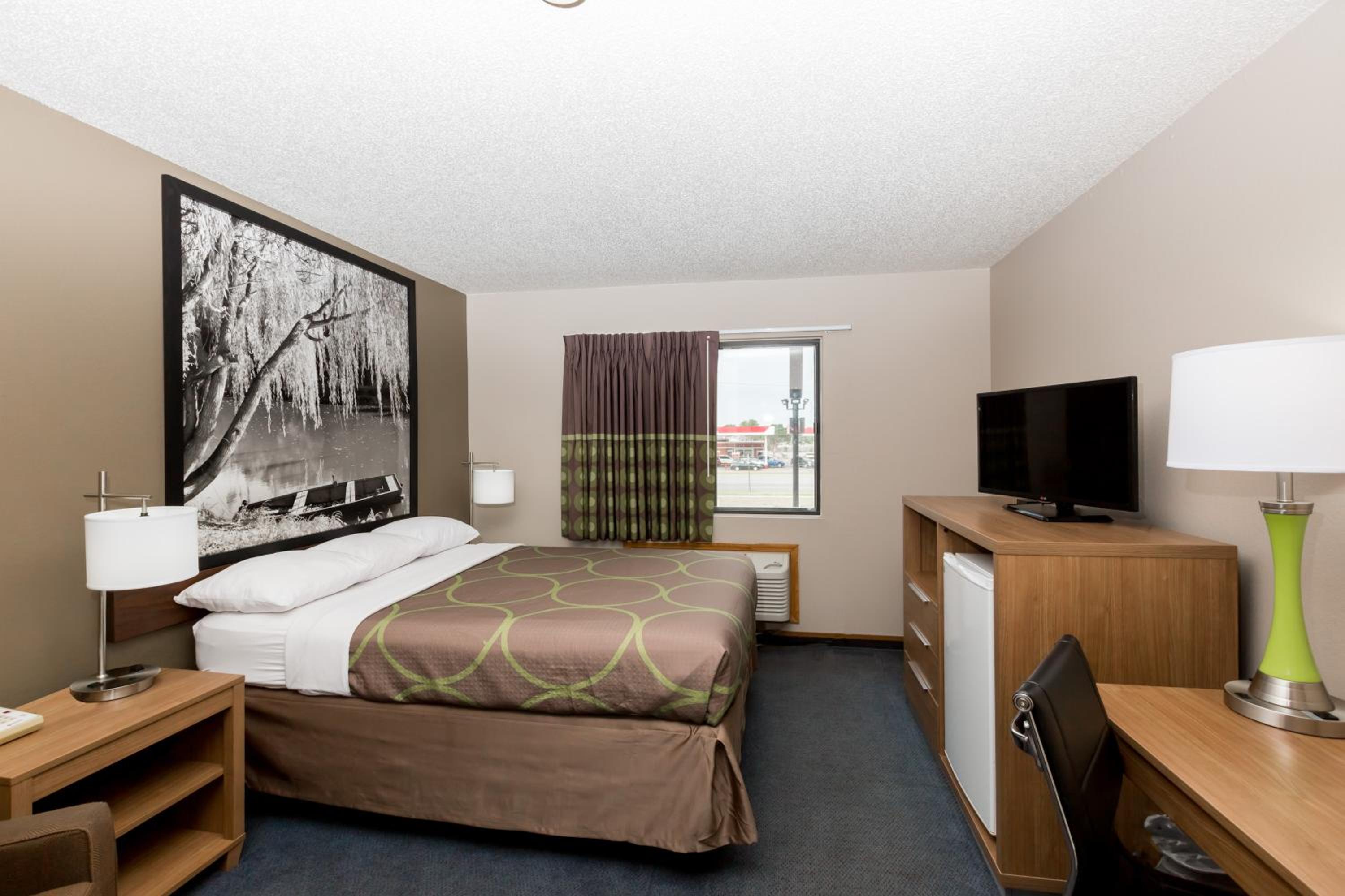 Hays Vacations - Super 8 by Wyndham Hays KS - Property Image 6
