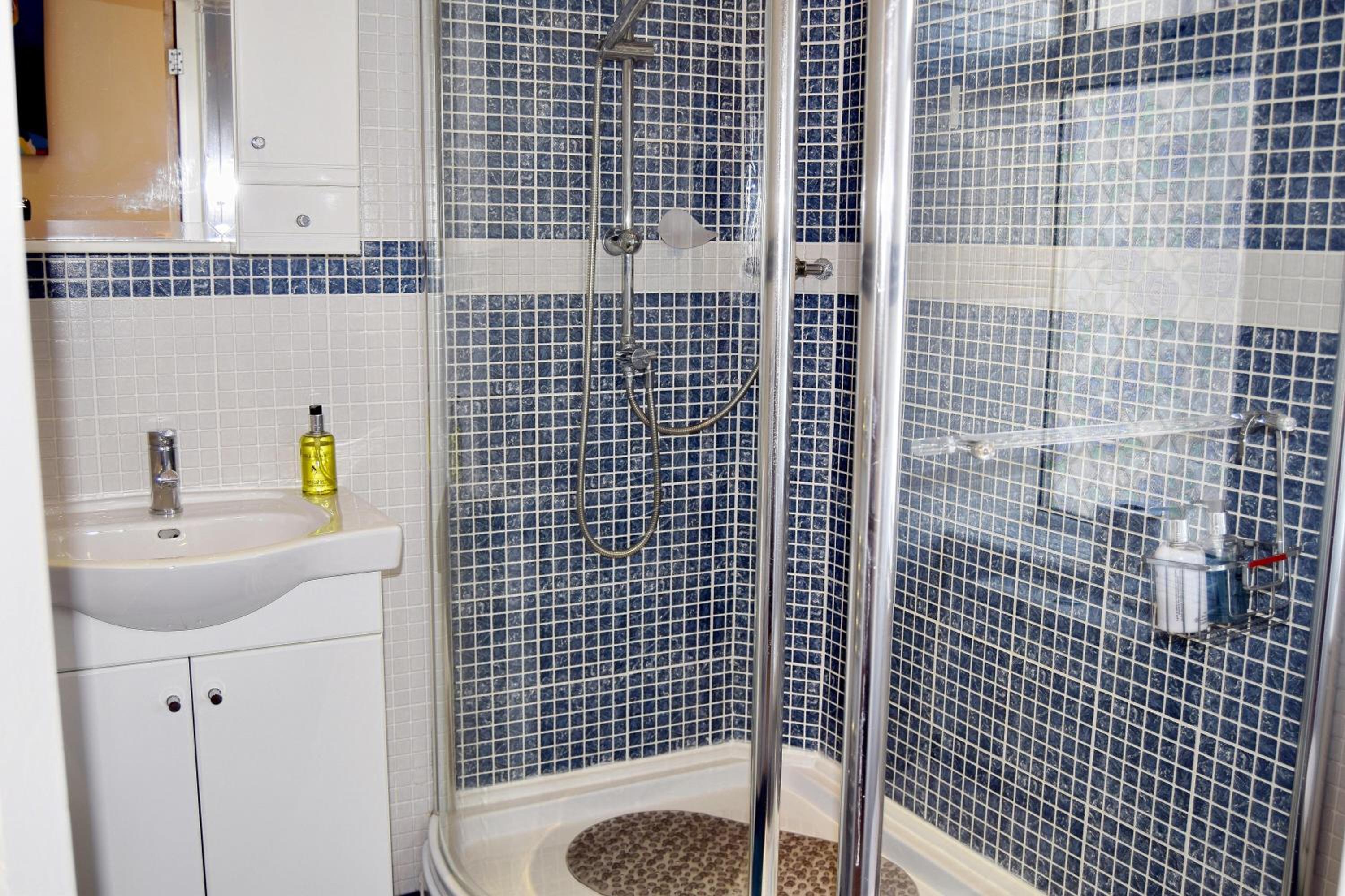 Avenue Guest House