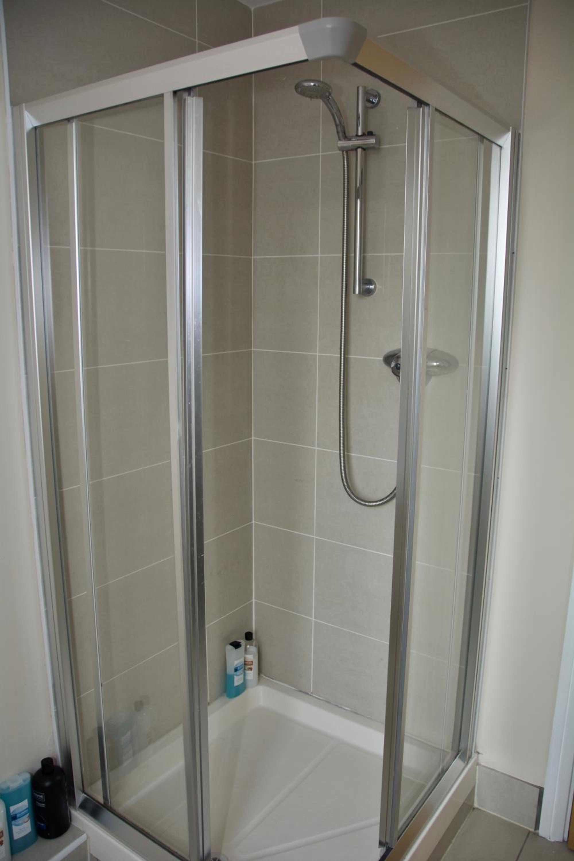Oakleigh House, Apartment 1