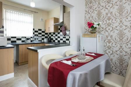 KNUTSFORD House Holidays view 2