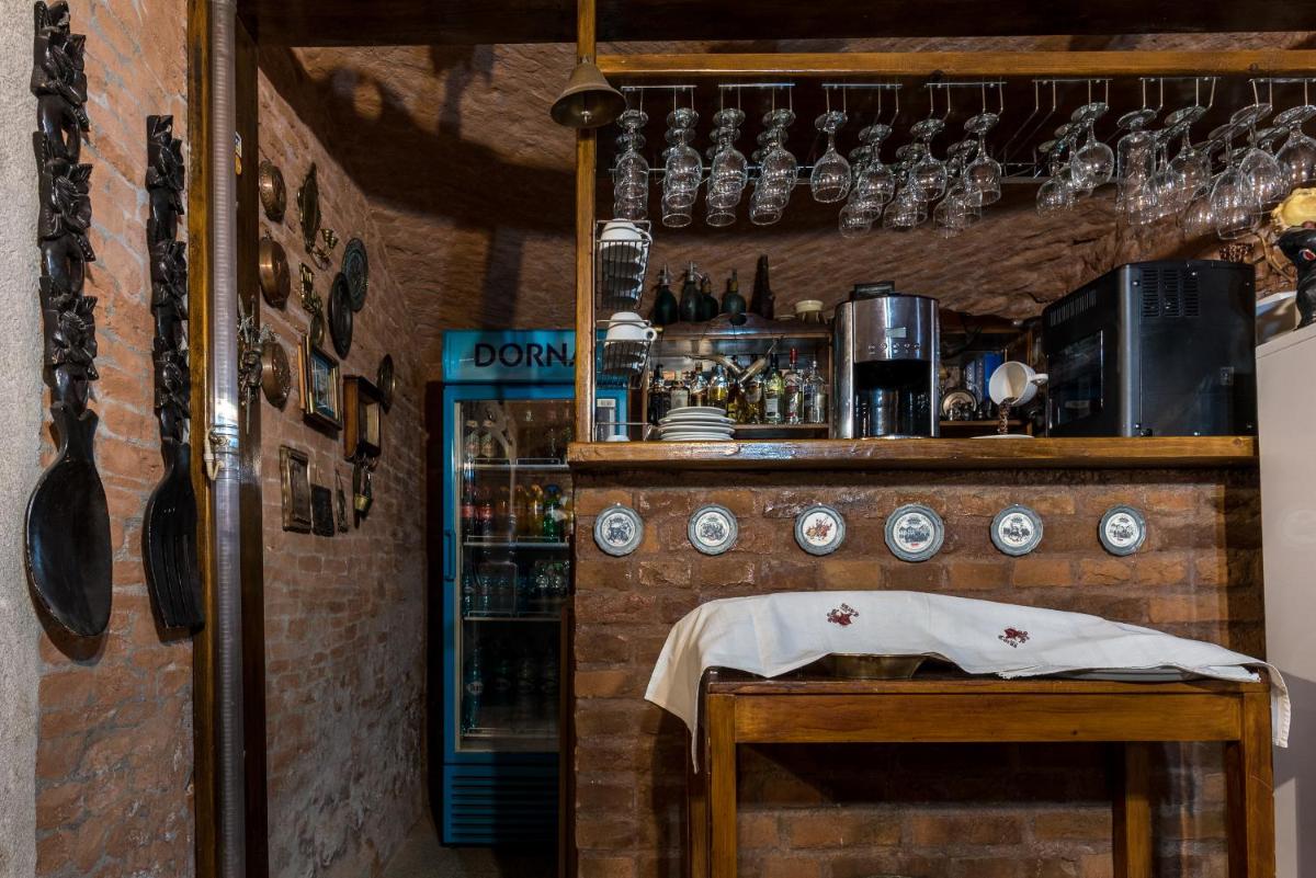 bar