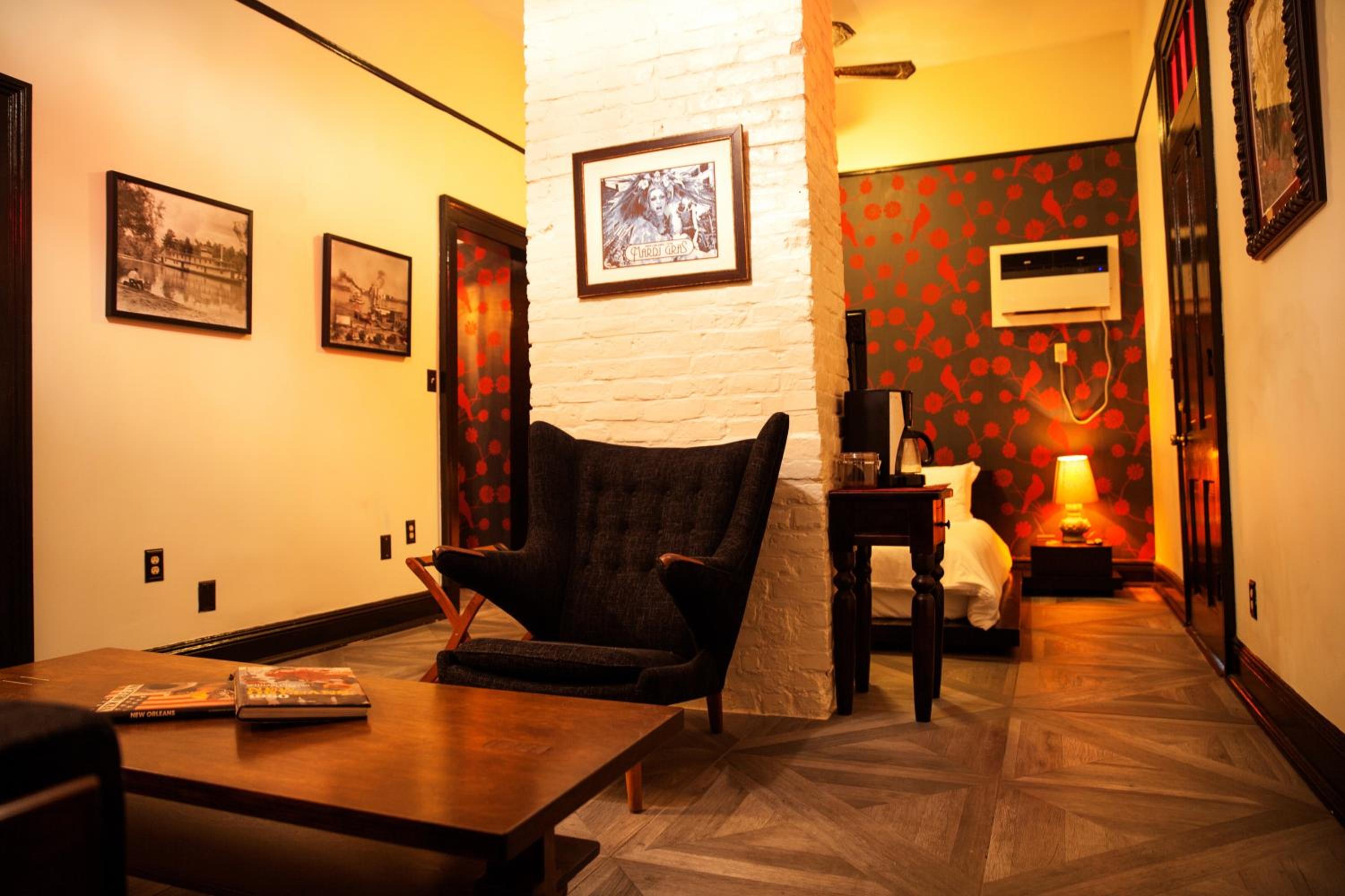 Royal Street Inn & Bar 2