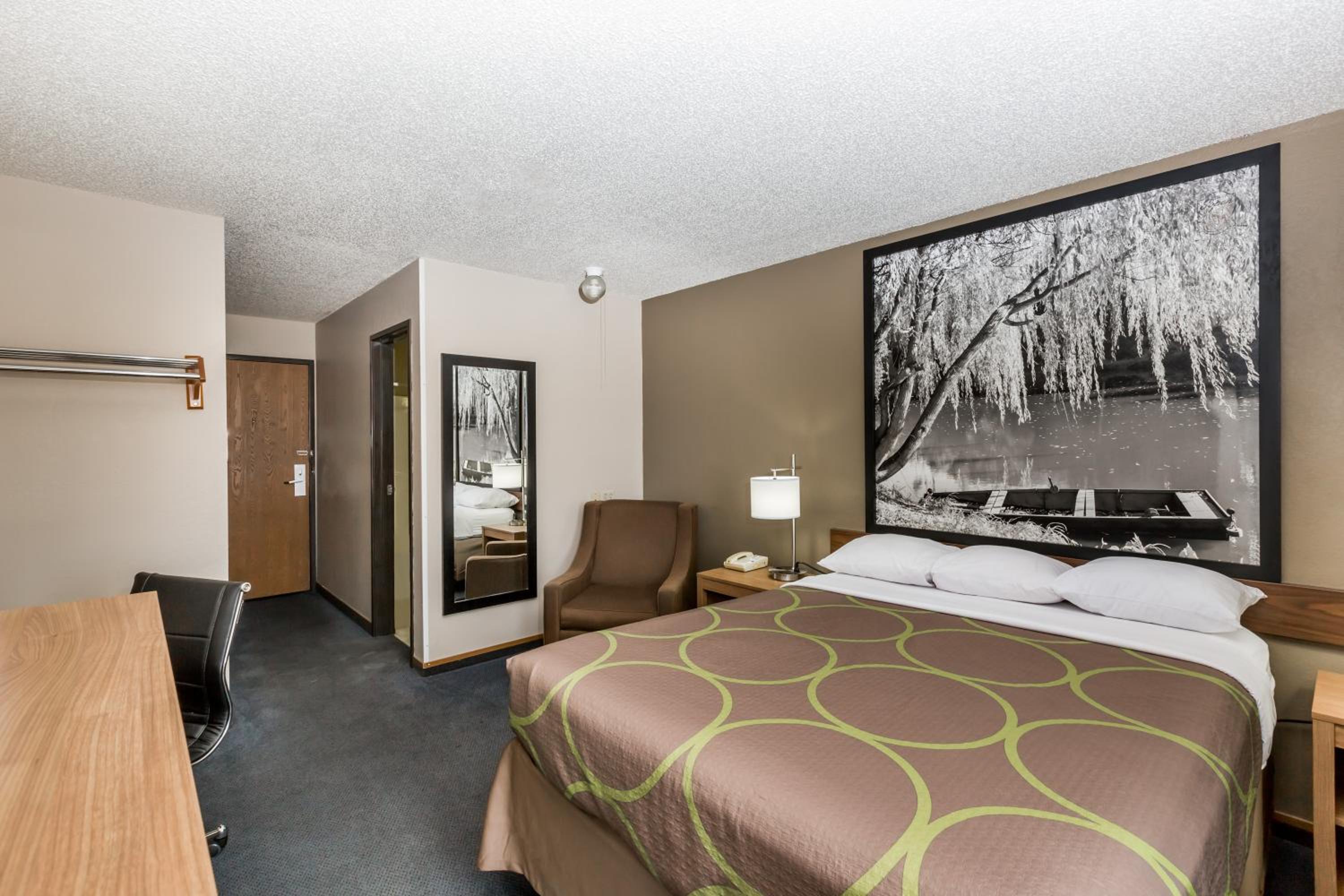Hays Vacations - Super 8 by Wyndham Hays KS - Property Image 9