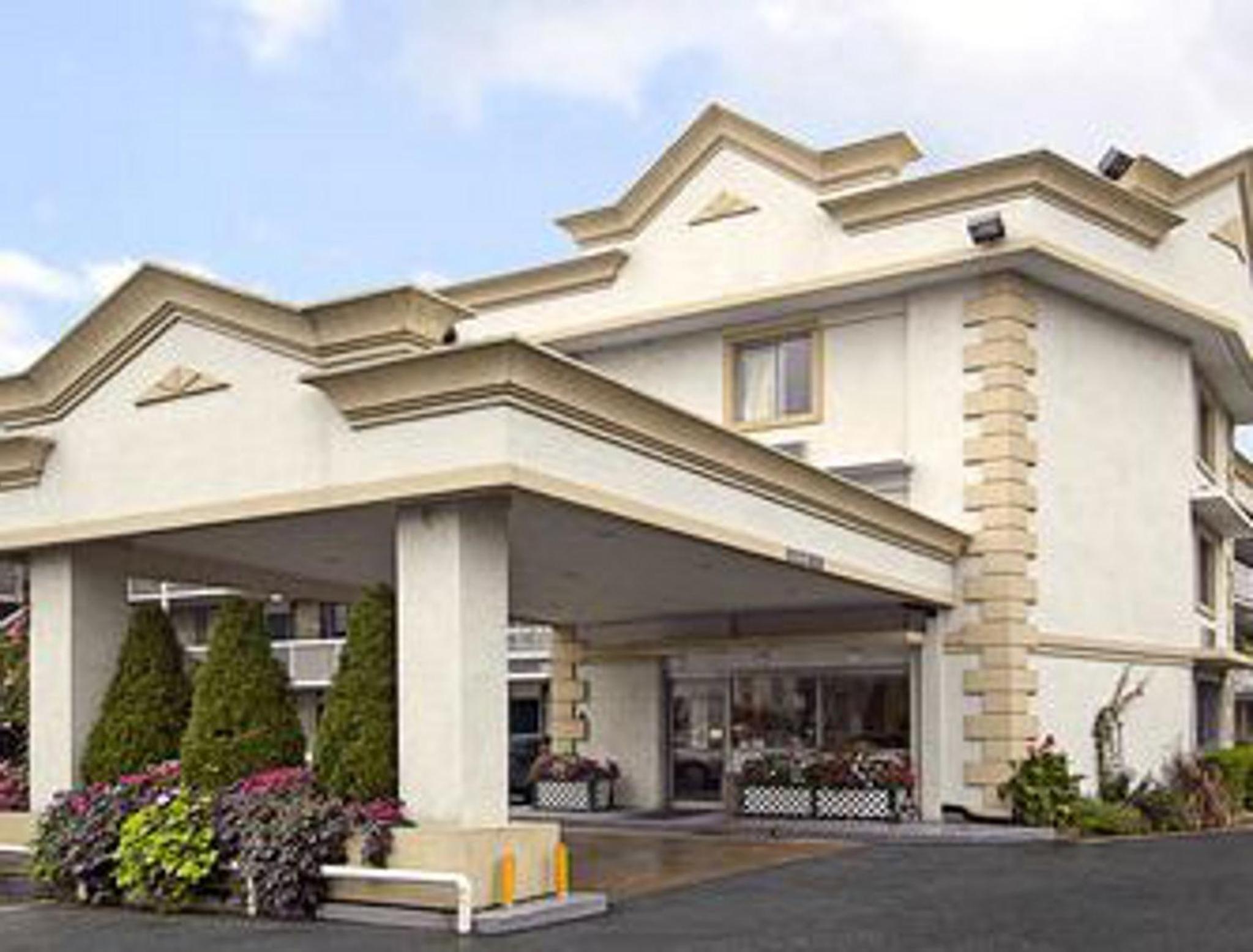 Arlington Vacations - Days Inn by Wyndham Arlington Pentagon - Property Image 11