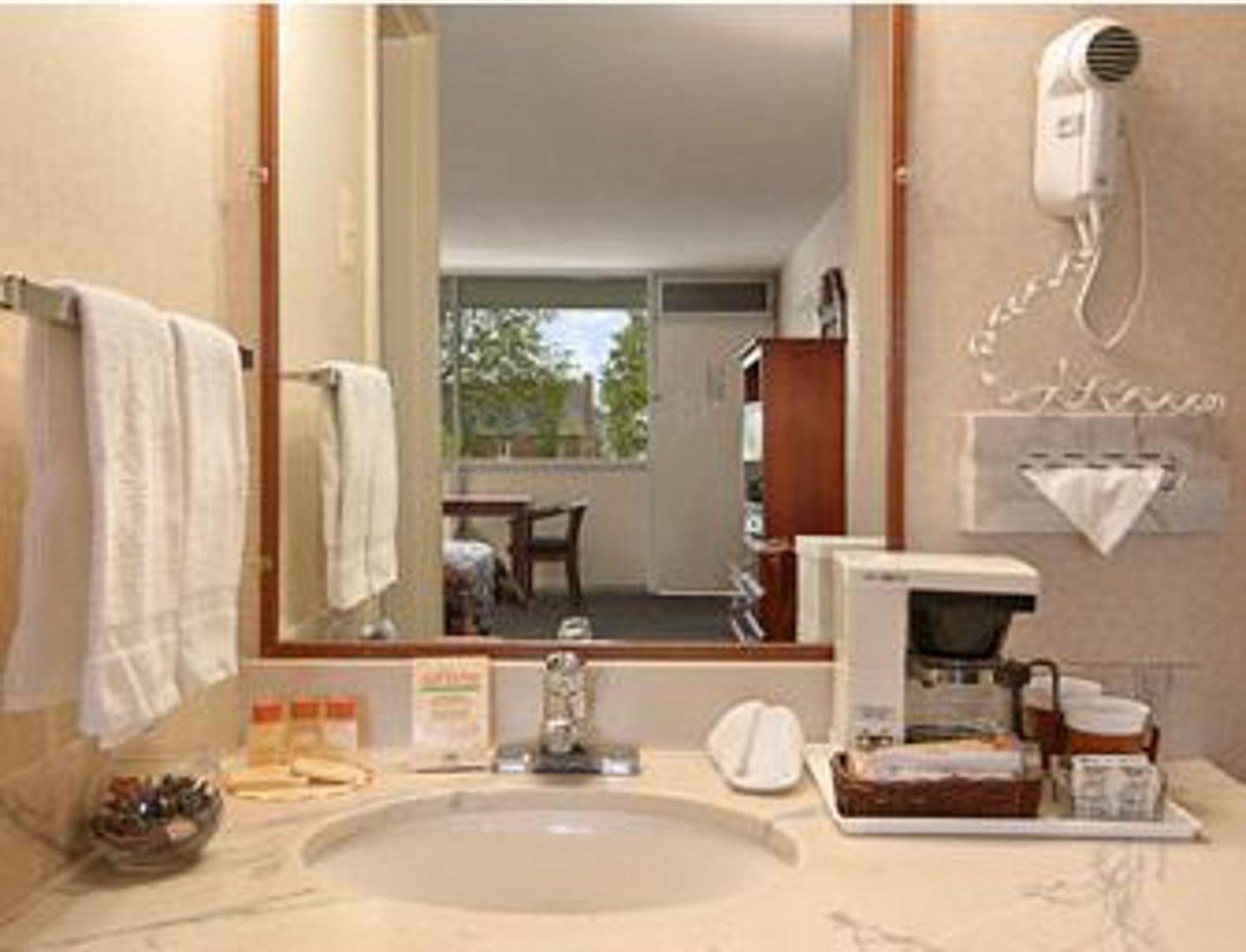 Arlington Vacations - Days Inn by Wyndham Arlington Pentagon - Property Image 7