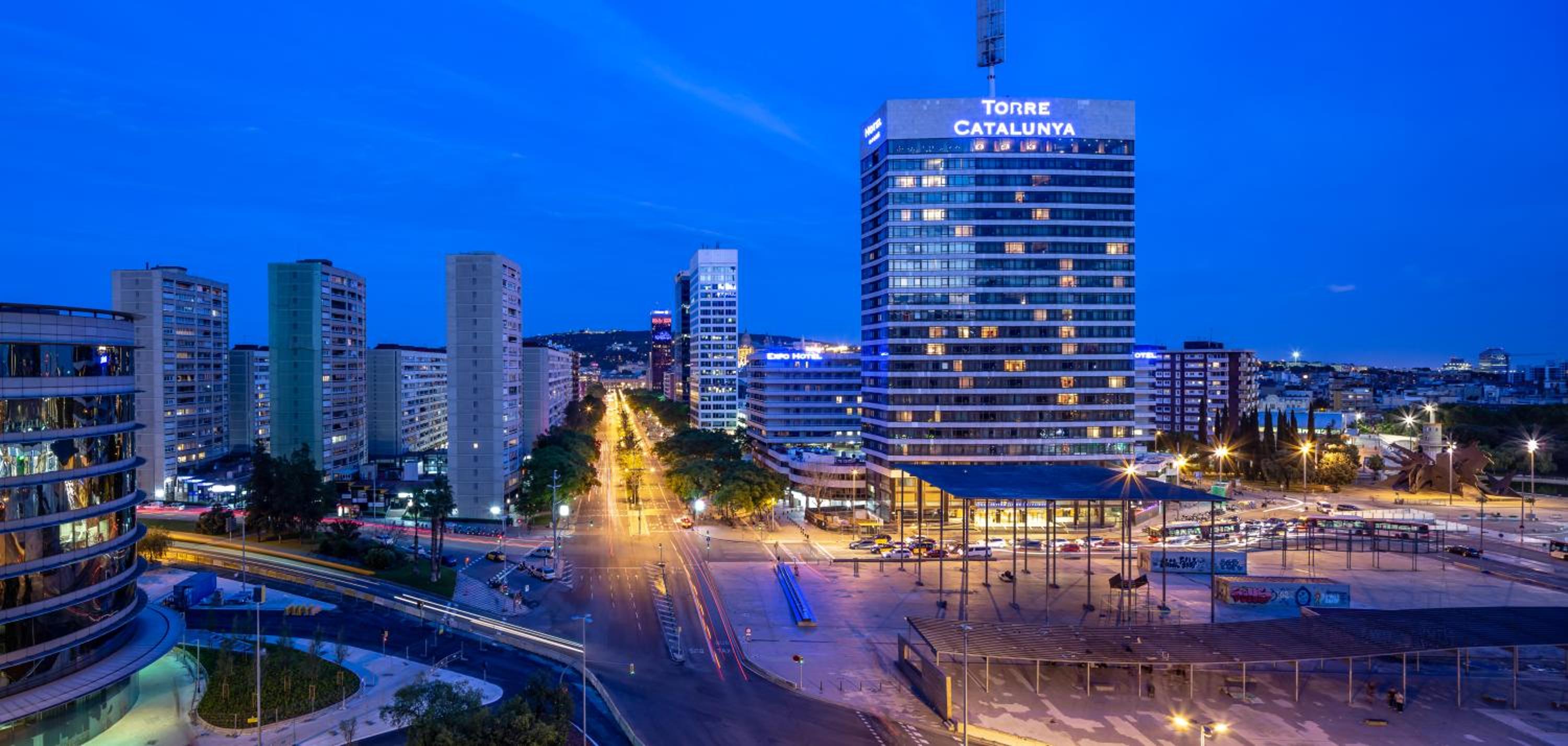 4 Bedroom High-Rise Apartment Amazing views!