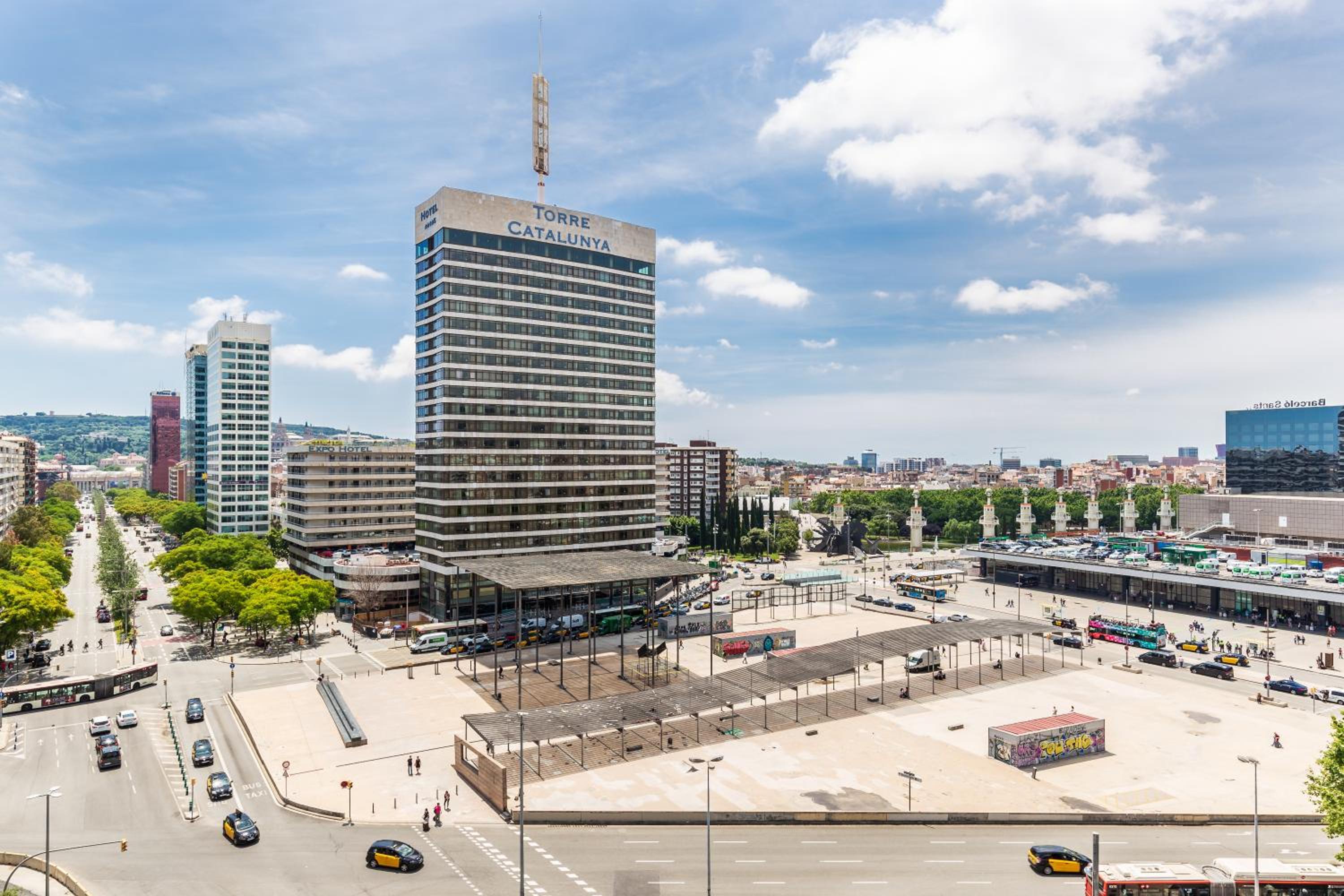 4 Bedroom High-Rise Apartment Amazing views!