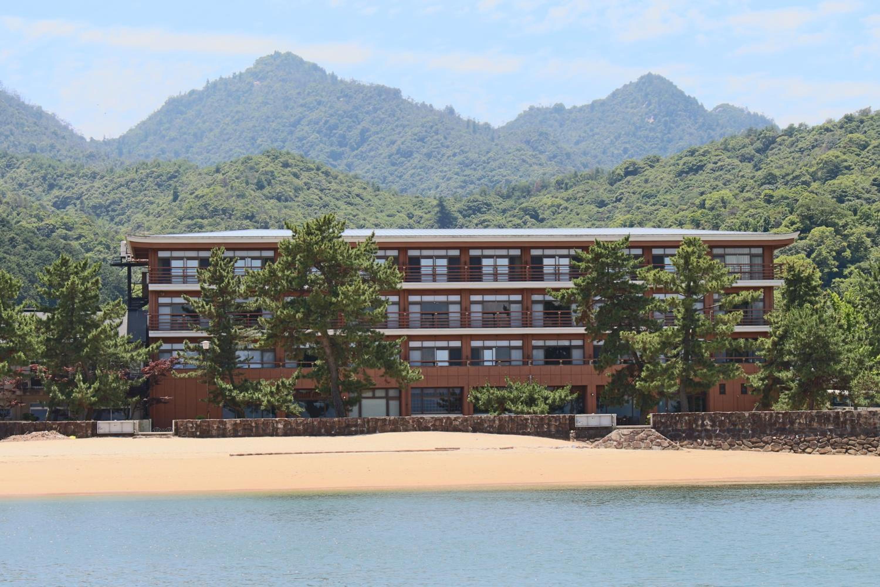 Hotel Miyajima Seaside Hotel - Image 1
