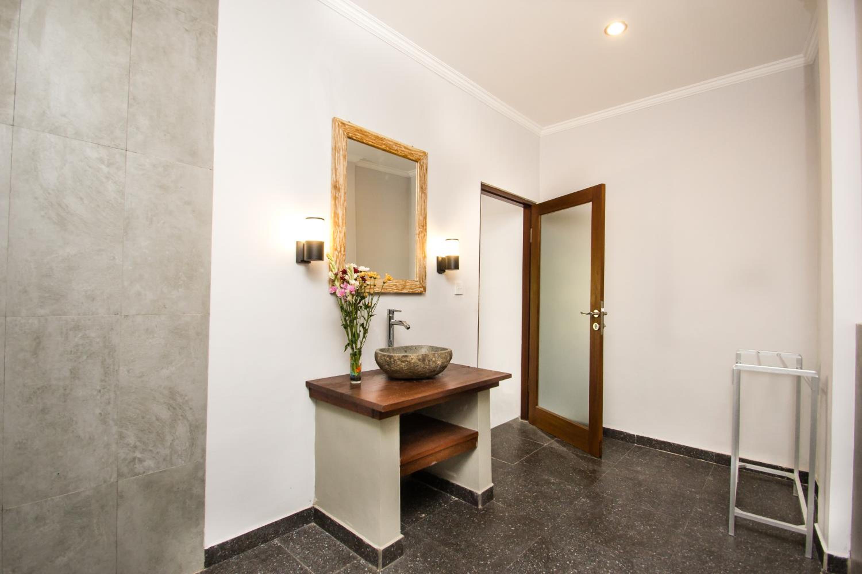 Akusara Guest House