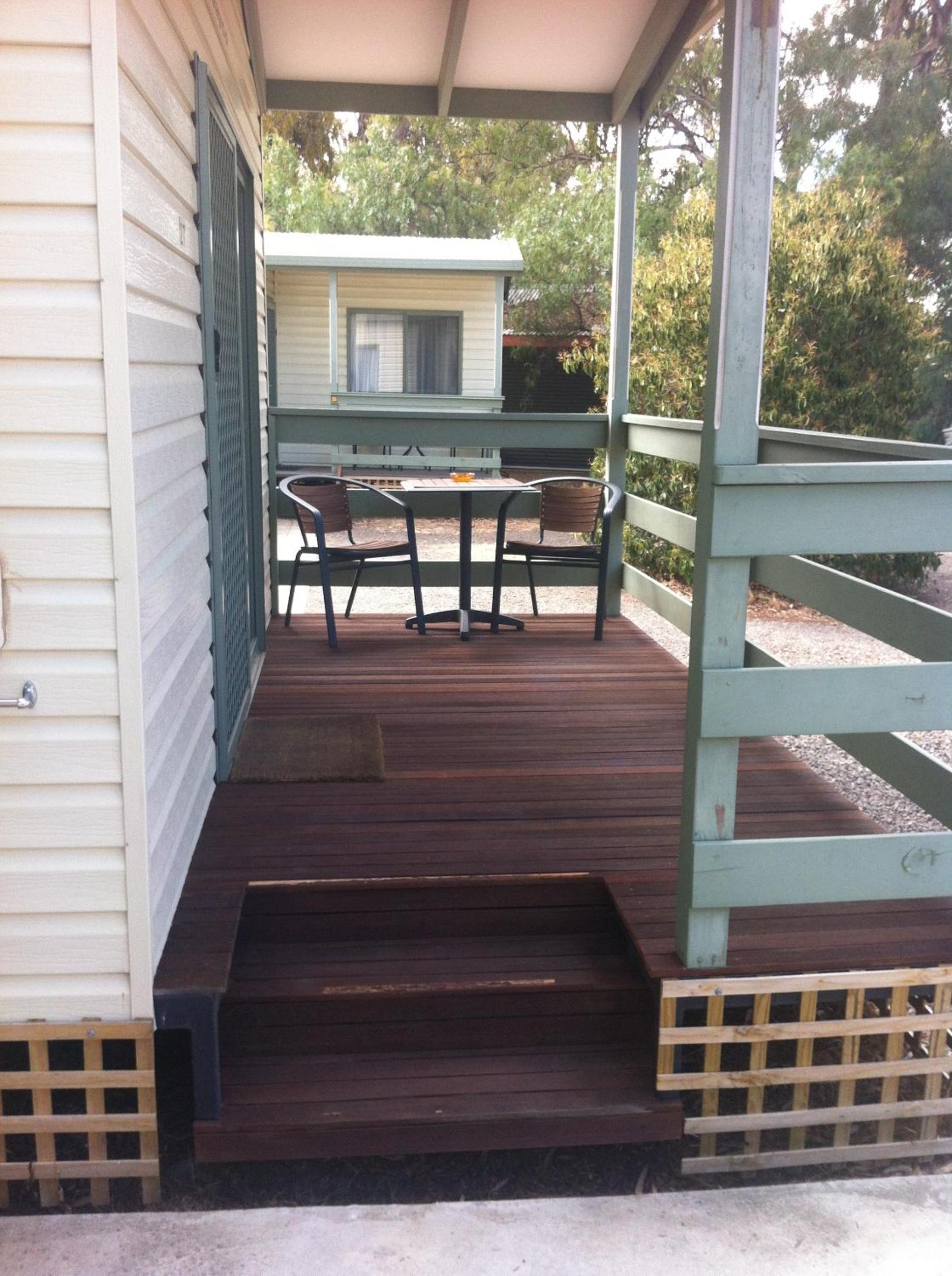 Golden Country Motel and Caravan Park