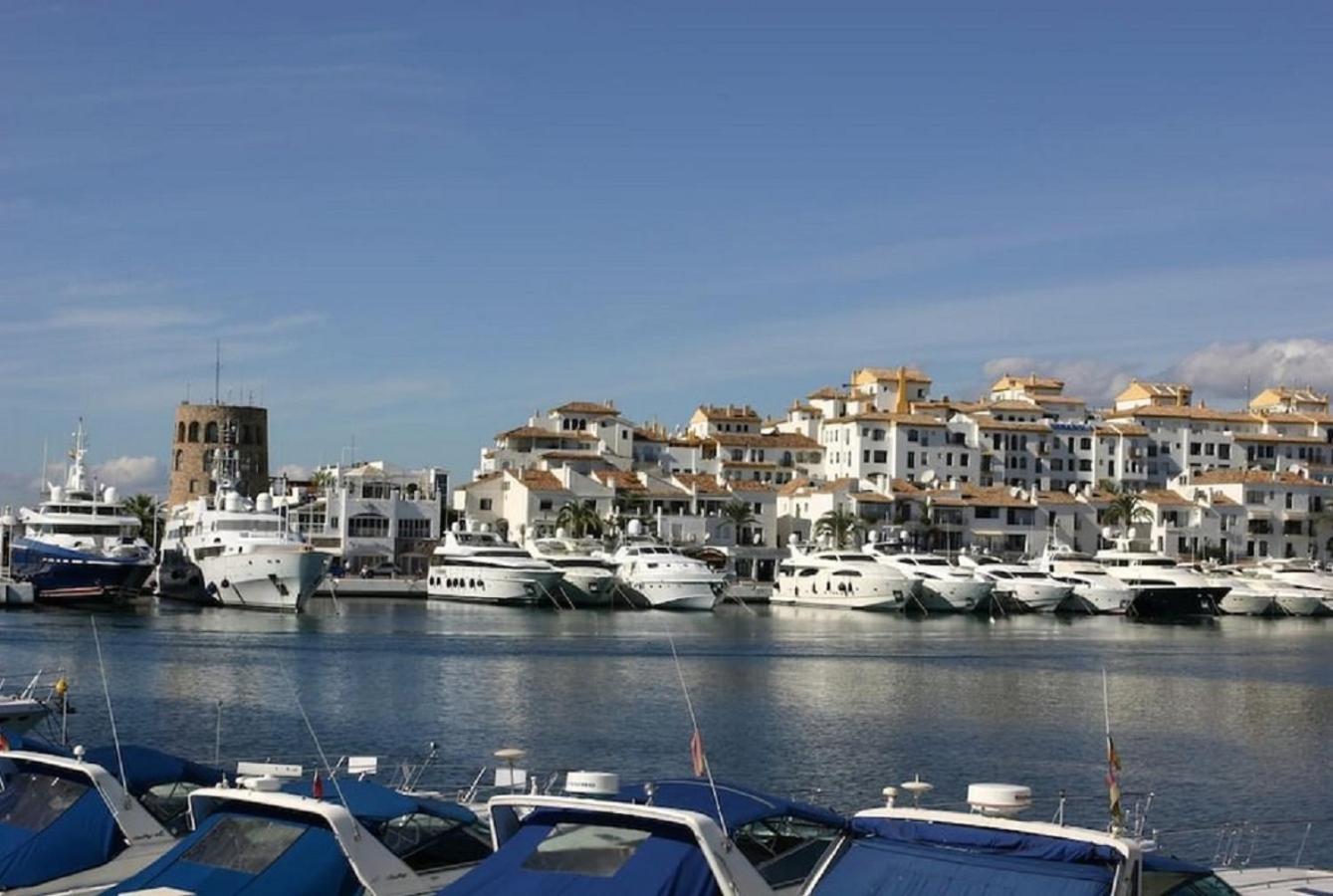 Beachfront Luxury Residence, Playas del Duque, Puerto Banús, Marbella photo 3