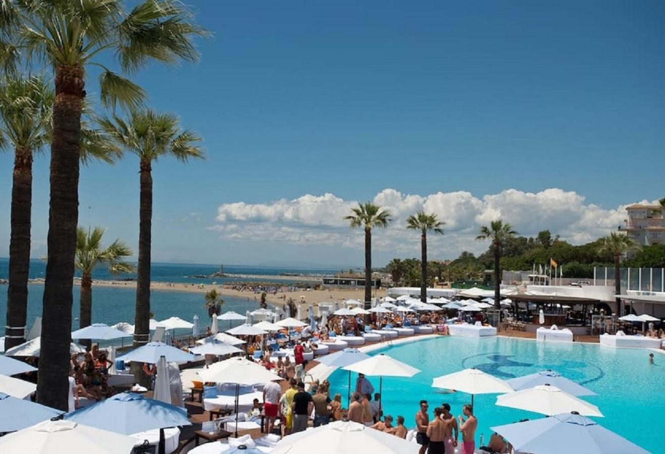 Beachfront Luxury Residence, Playas del Duque, Puerto Banús, Marbella photo 4
