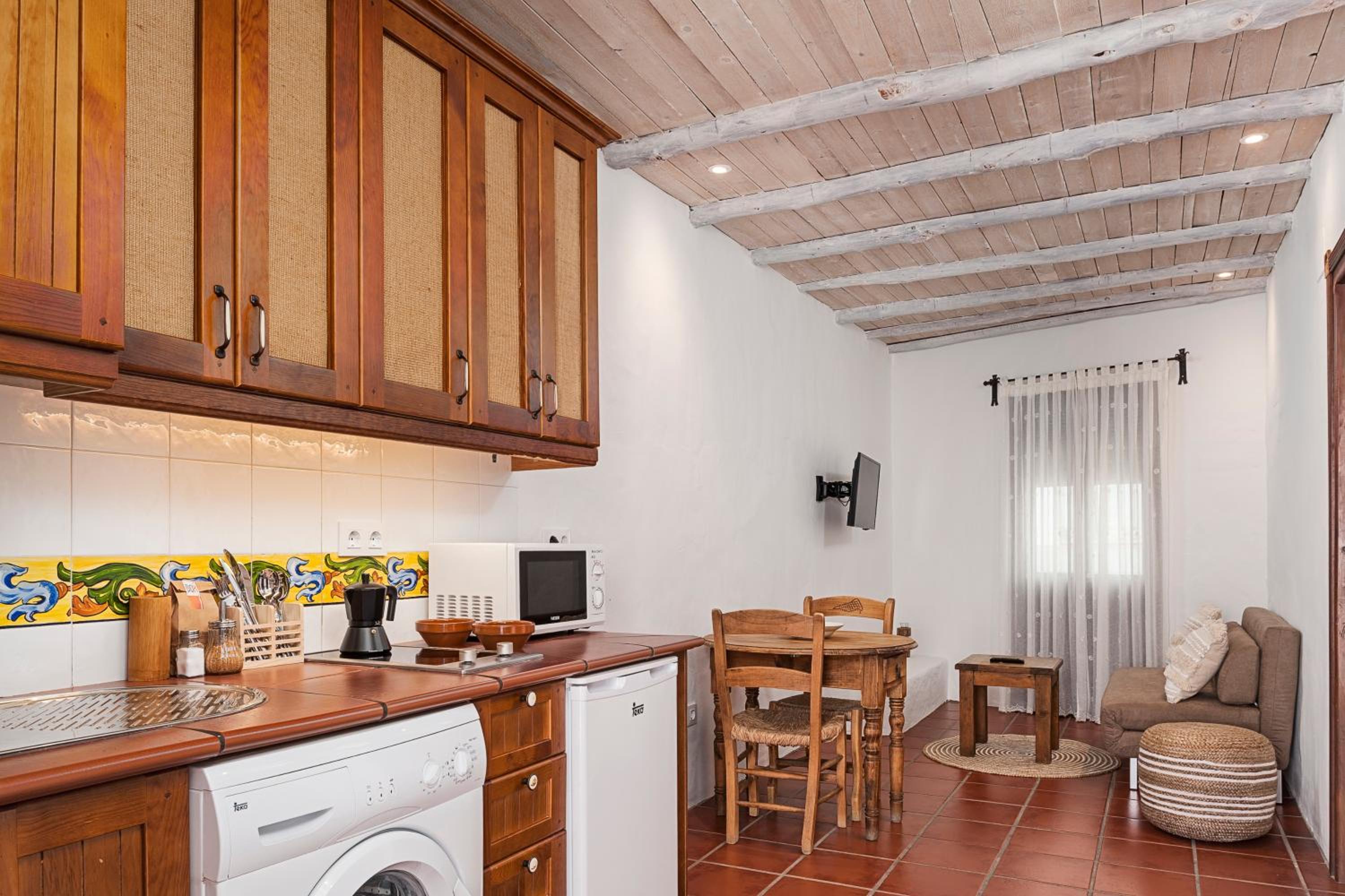 Habitaciones y Apartamentos en el centro La Jábega by Conil Home