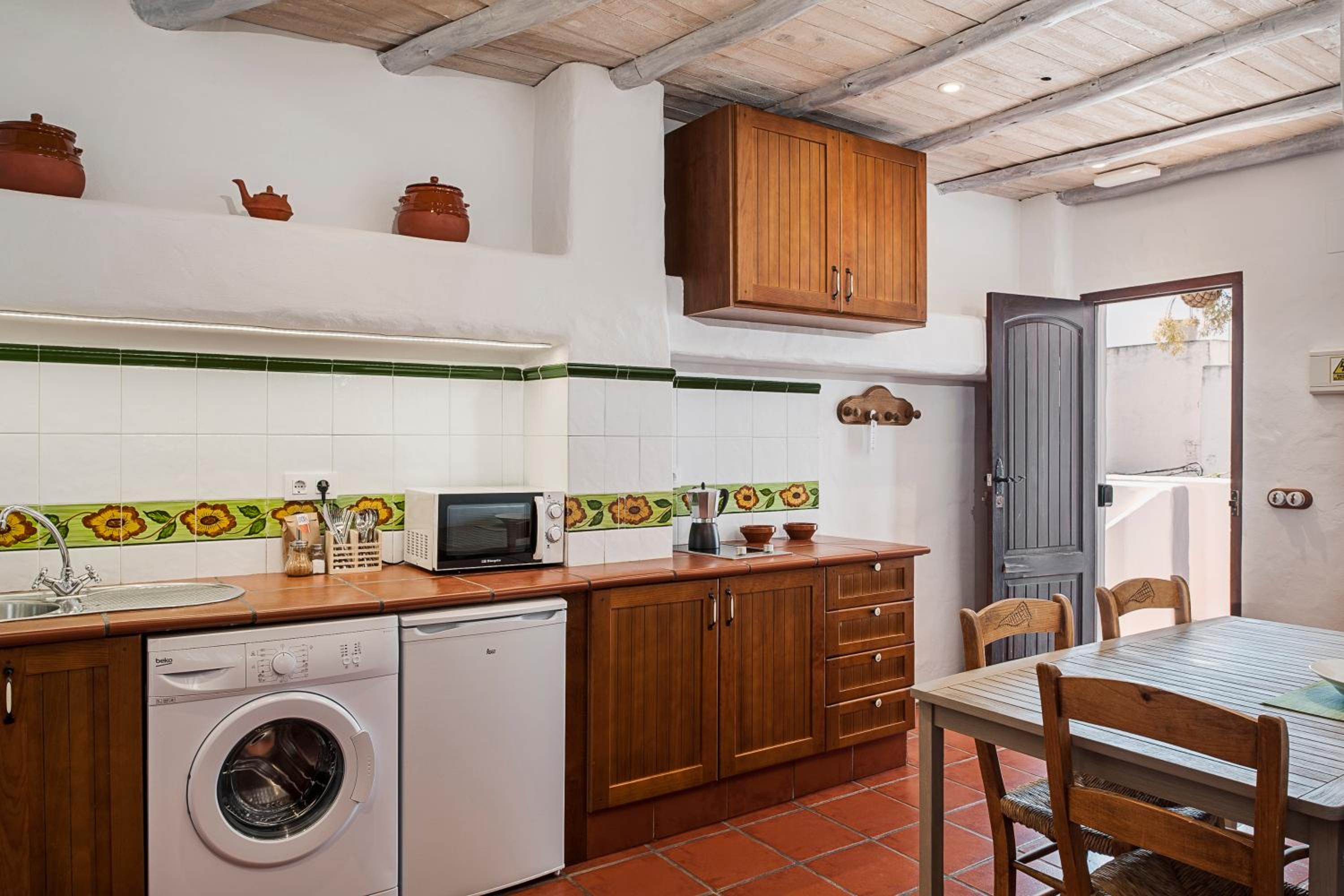 Habitaciones y Apartamentos en el centro La Jábega by Conil Home