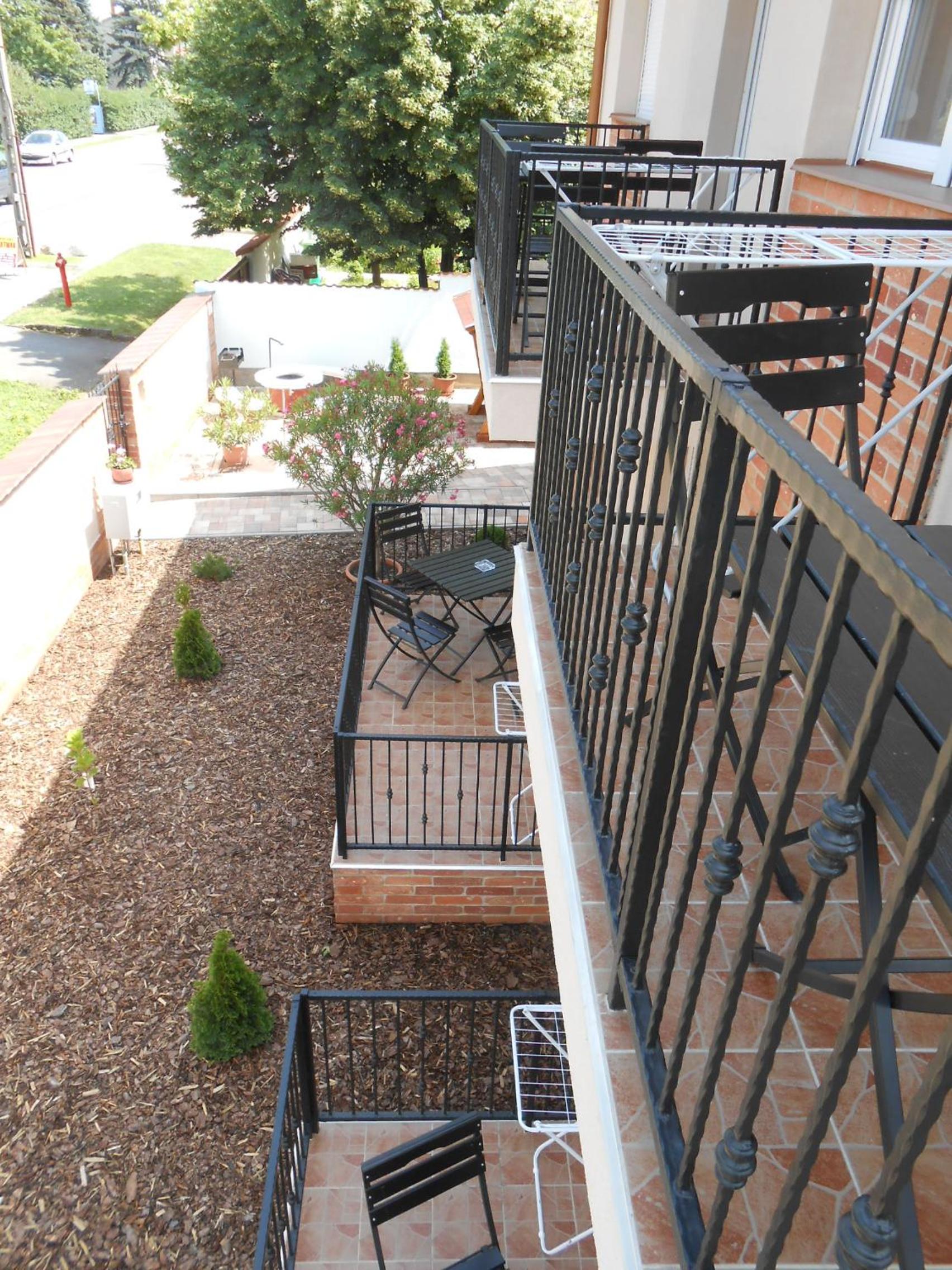 Imola és Andrea Apartmanház 2 view 2