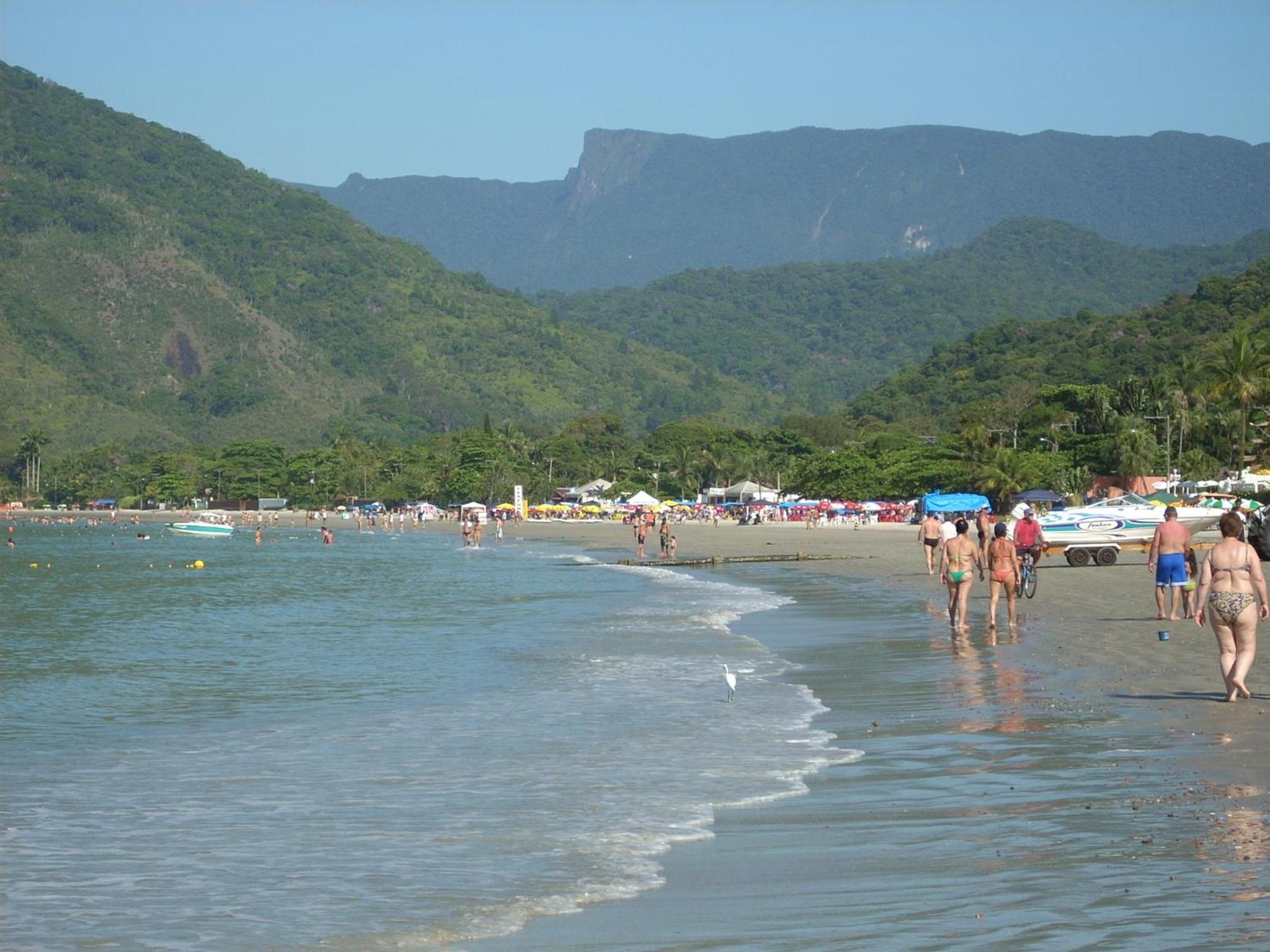 Condominio RESIDENCIAL Via Marina a 80 metros da Praia da Enseada