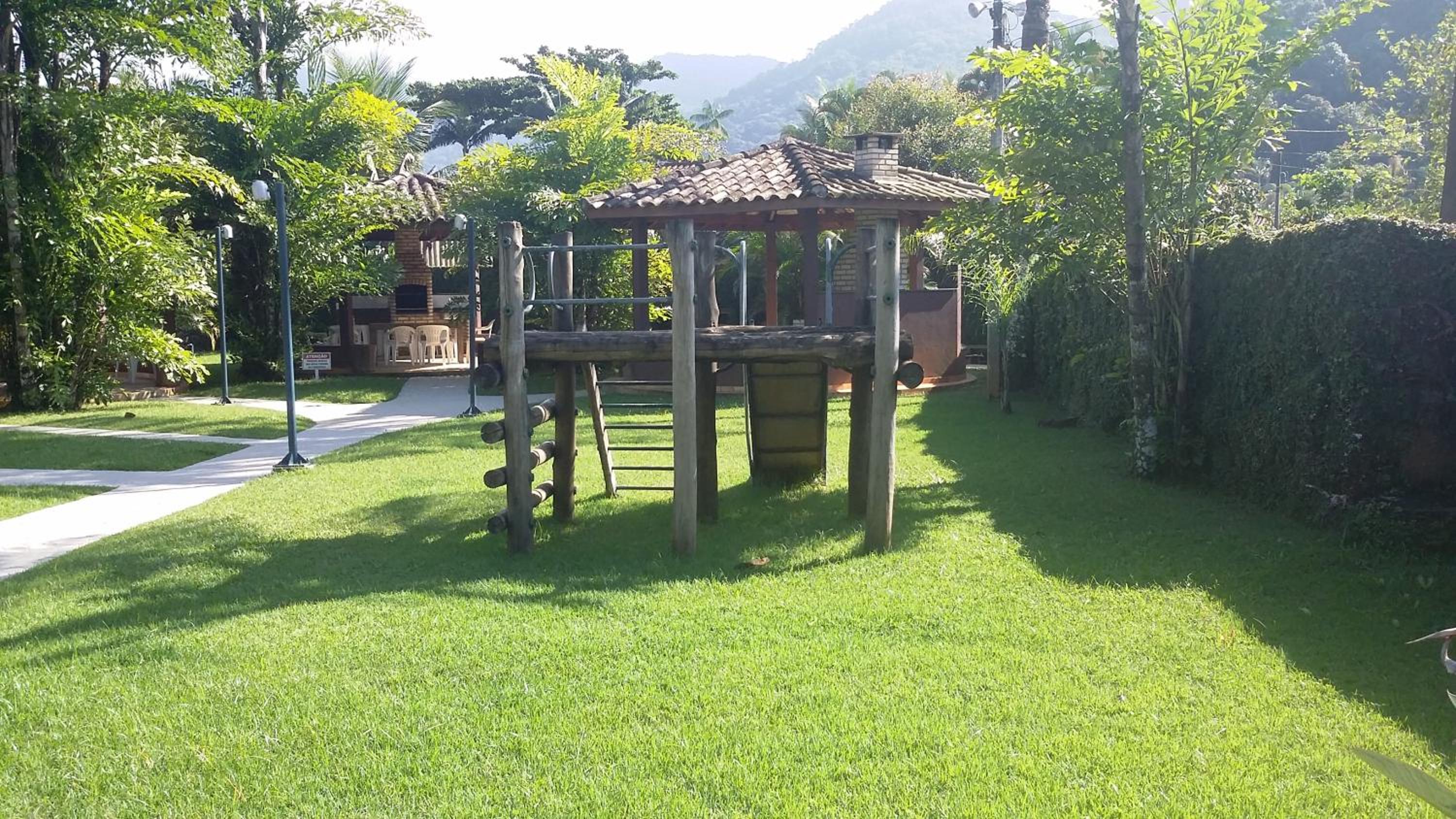 Condominio RESIDENCIAL Via Marina a 80 metros da Praia da Enseada