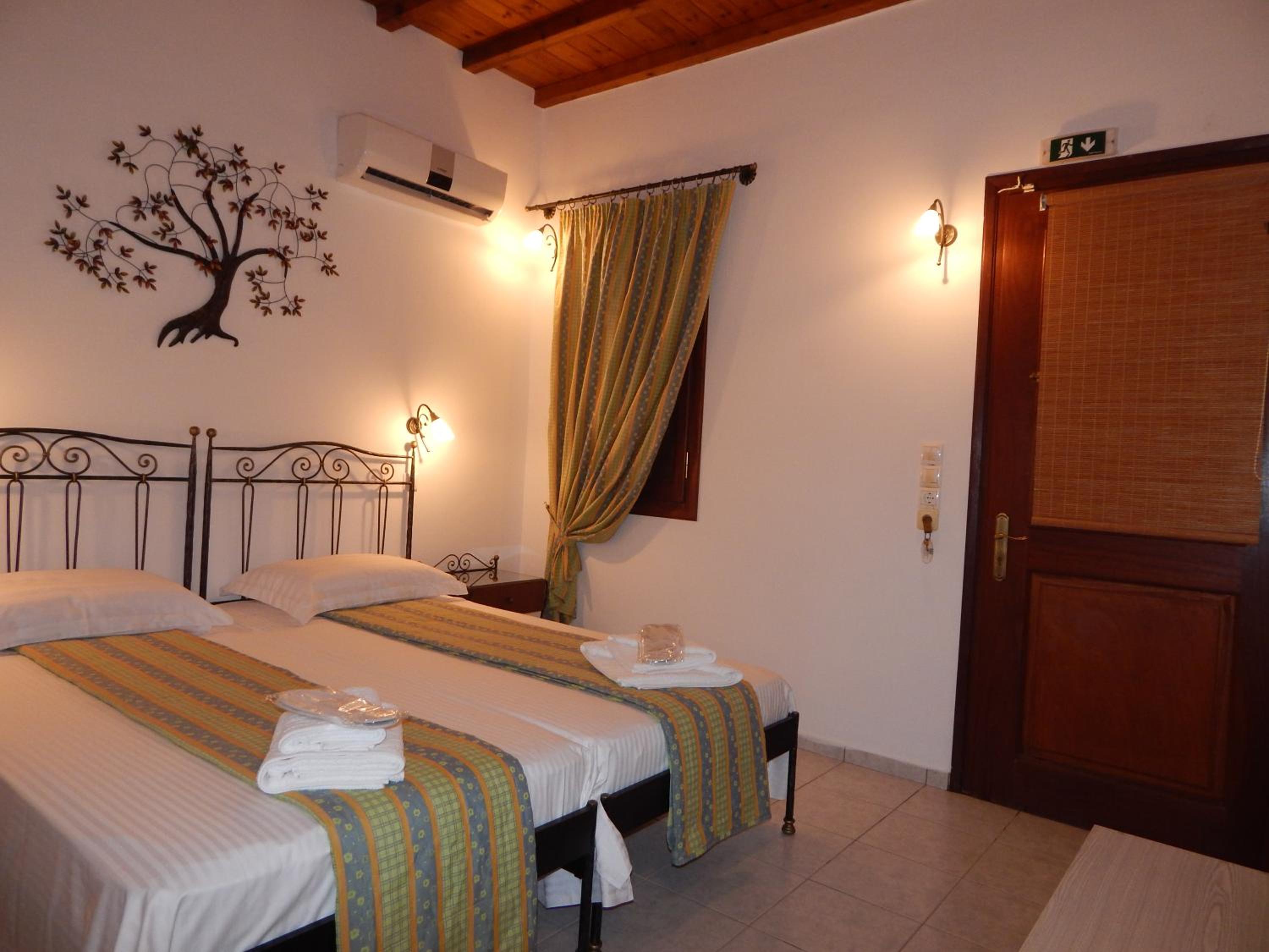 Tinos Suites & Apartments