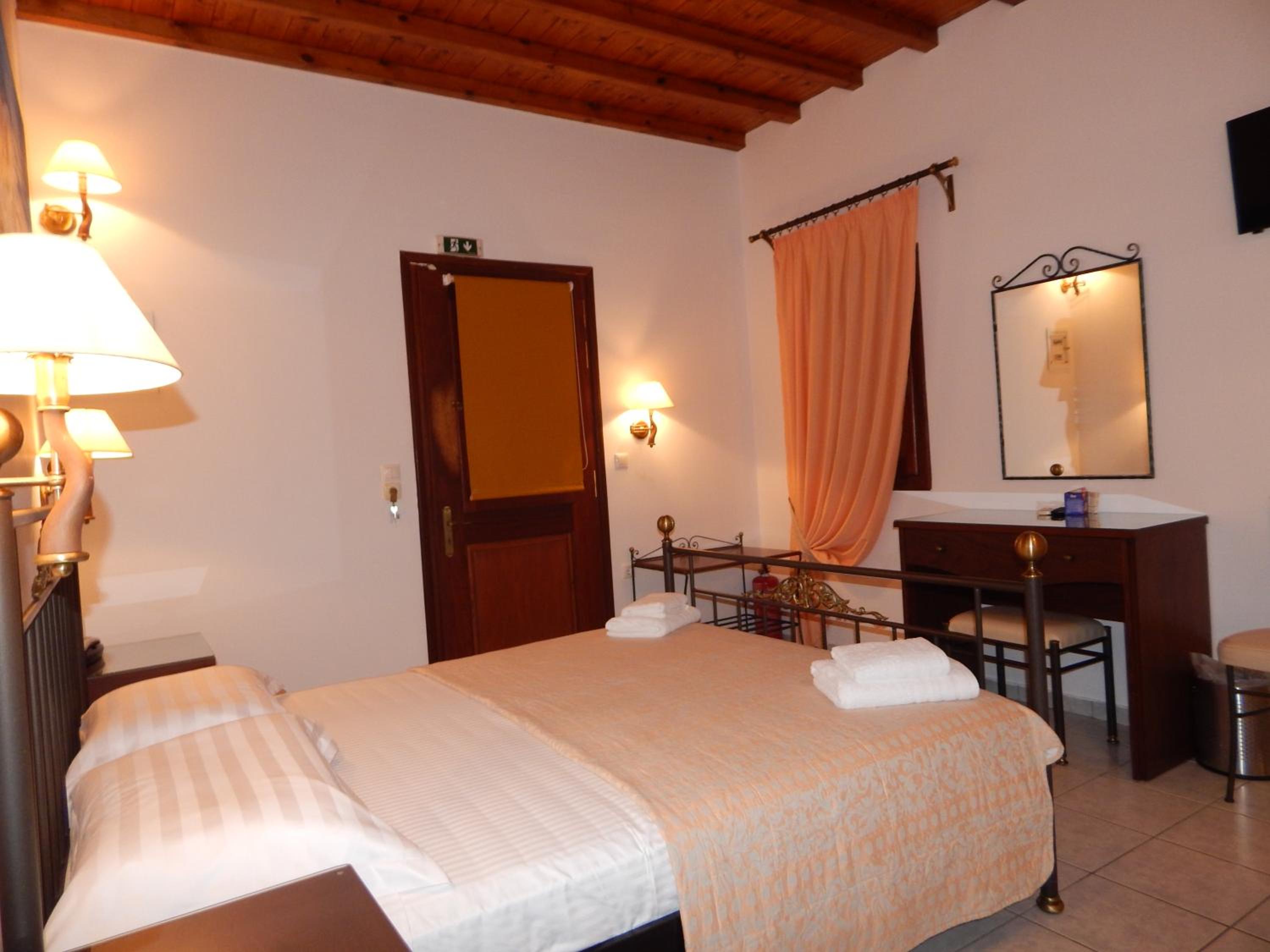 Tinos Suites & Apartments