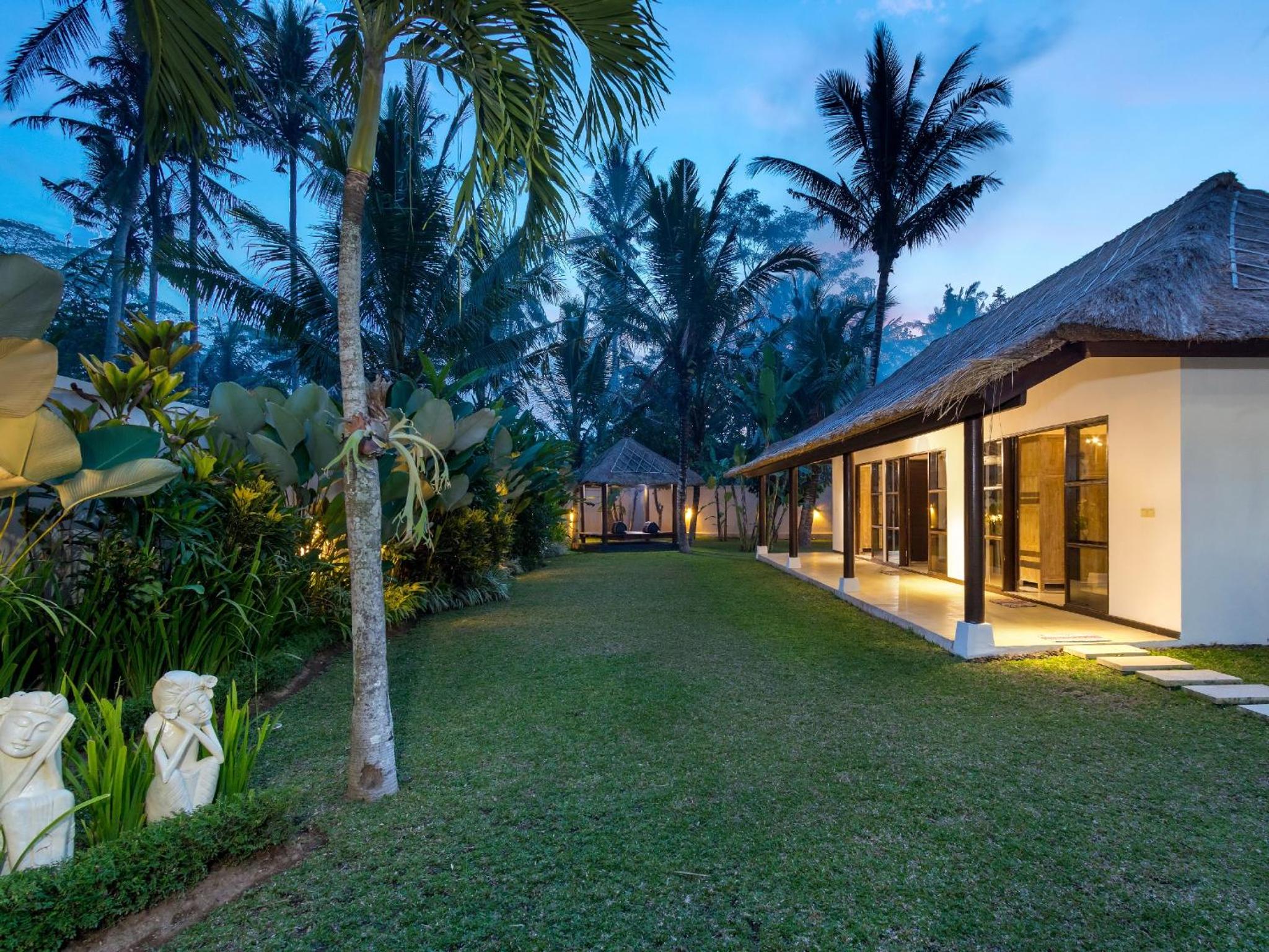 Villa Candi Kecil Empat by Villa Finder