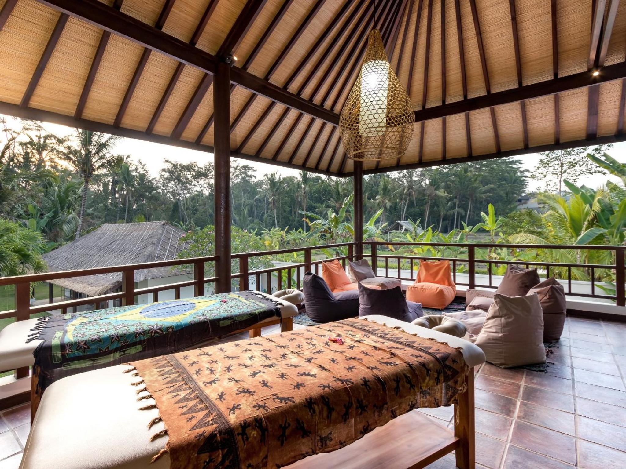Villa Candi Kecil Tujuh by Villa Finder