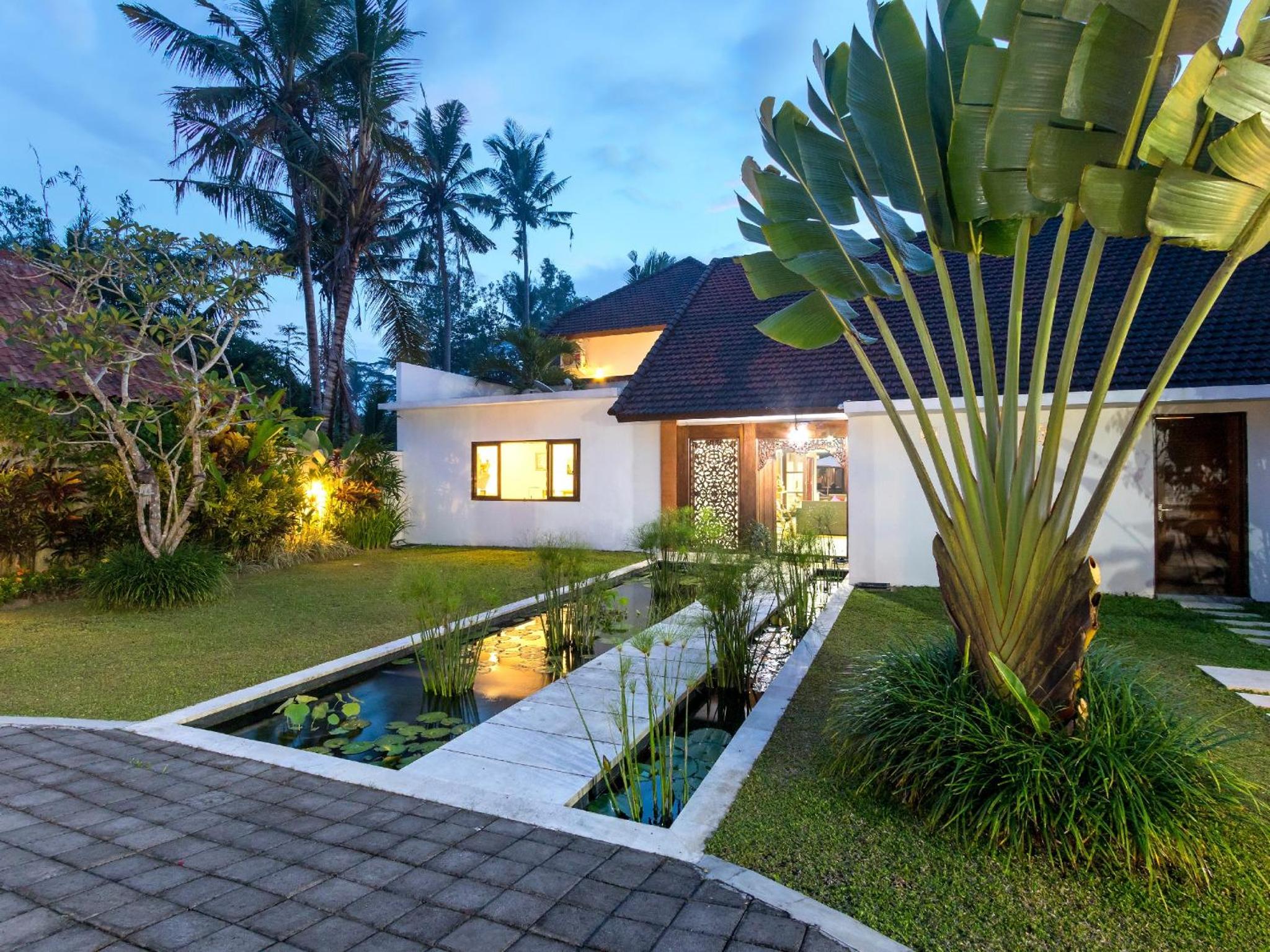 Villa Candi Kecil Tujuh by Villa Finder
